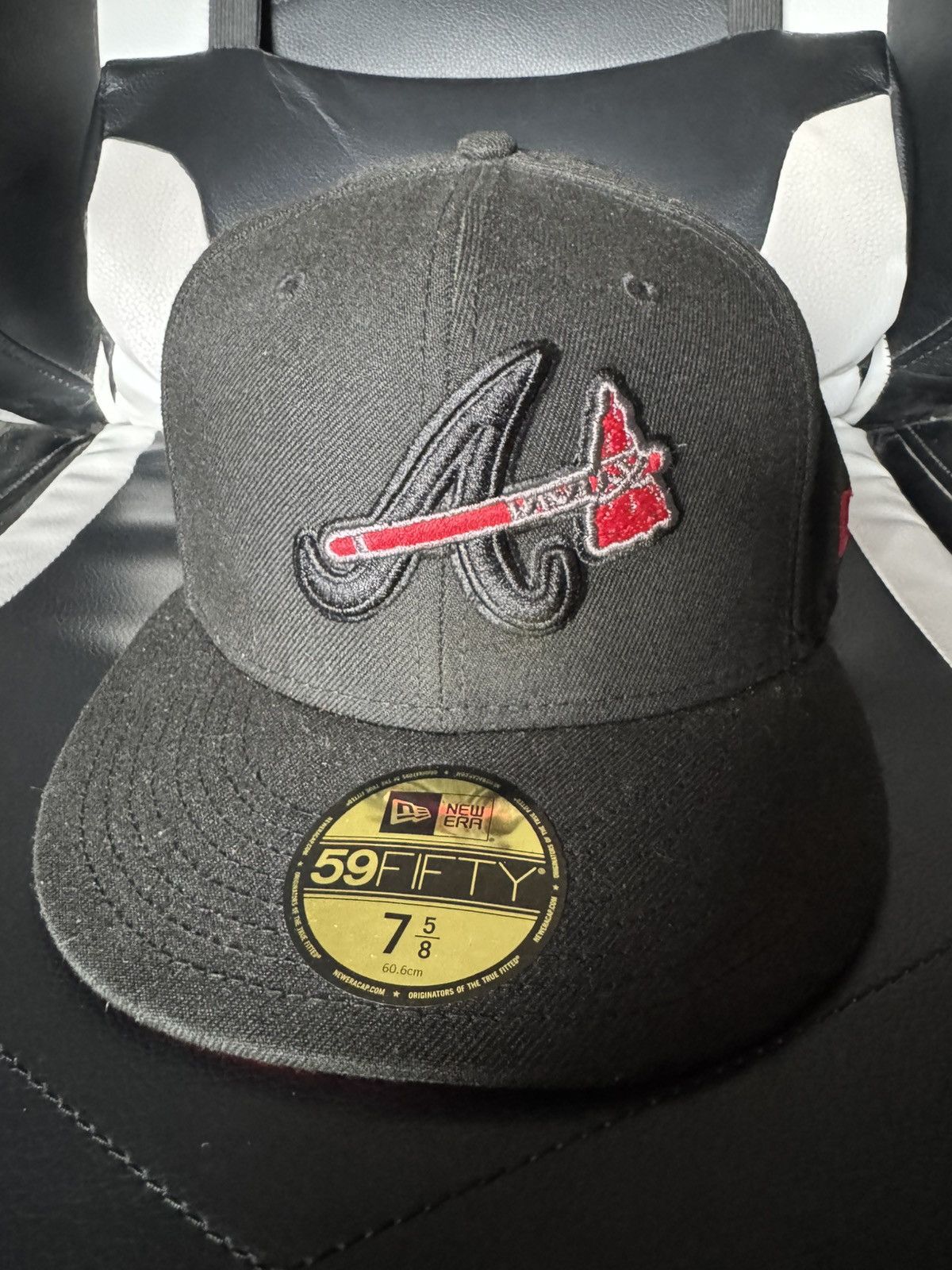 Lids × MLB × New Era Exclusive Blackout Pop Braves Hat Red UV Size 7 5/8 Size ONE SIZE - 1 Thumbnail