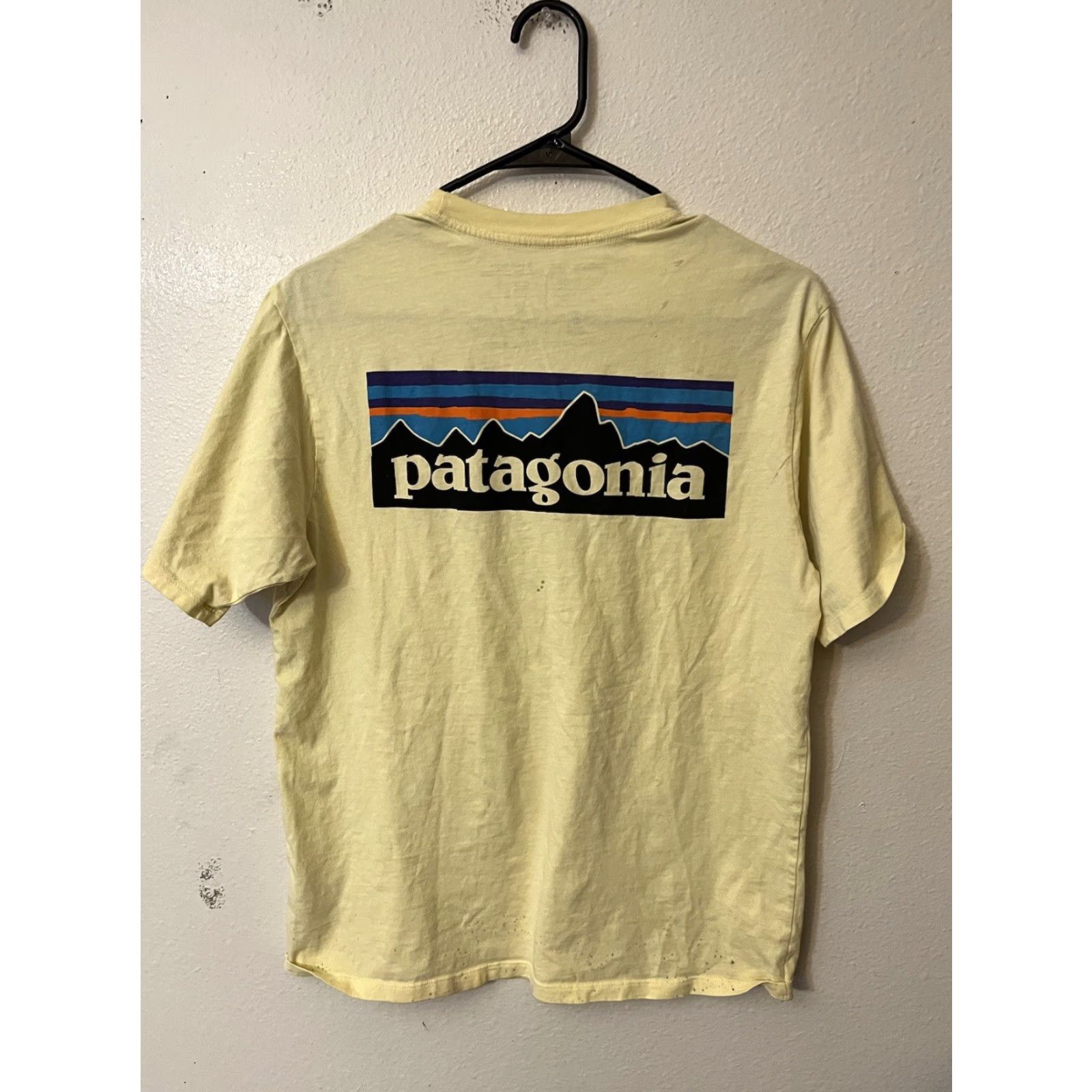 Patagonia Patagonia T-Shirt Adult Size S Yellow Double Sided Logo Short Sleeve Crew Neck Size US S / EU 44-46 / 1 - 3 Thumbnail