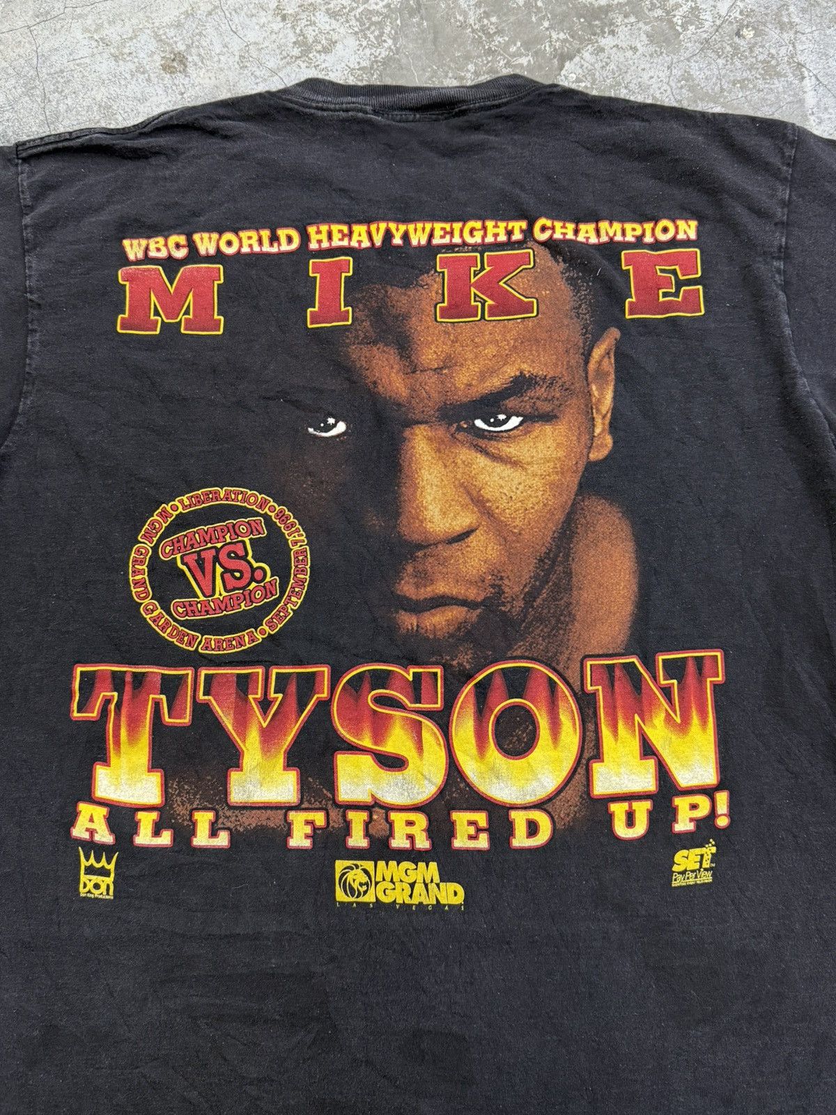 Vintage Vintage Mike Tyson T-Shirt MGM Grand 90s (RARE, Original) Size US L / EU 52-54 / 3 - 3 Thumbnail