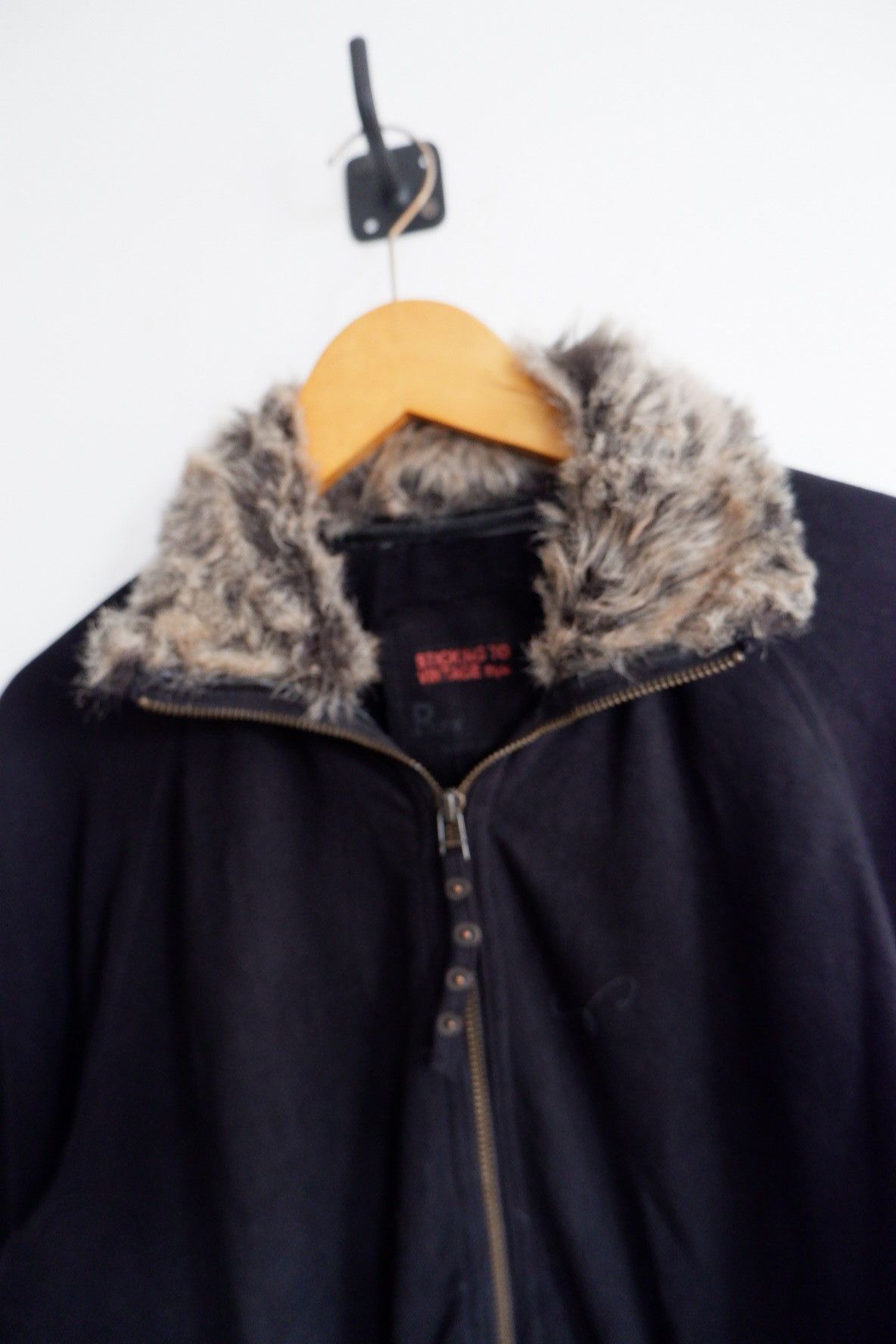 If Six Was Nine VIntage 2000s Politix Fur Neck Sweater Size US L / EU 52-54 / 3 - 7 Thumbnail