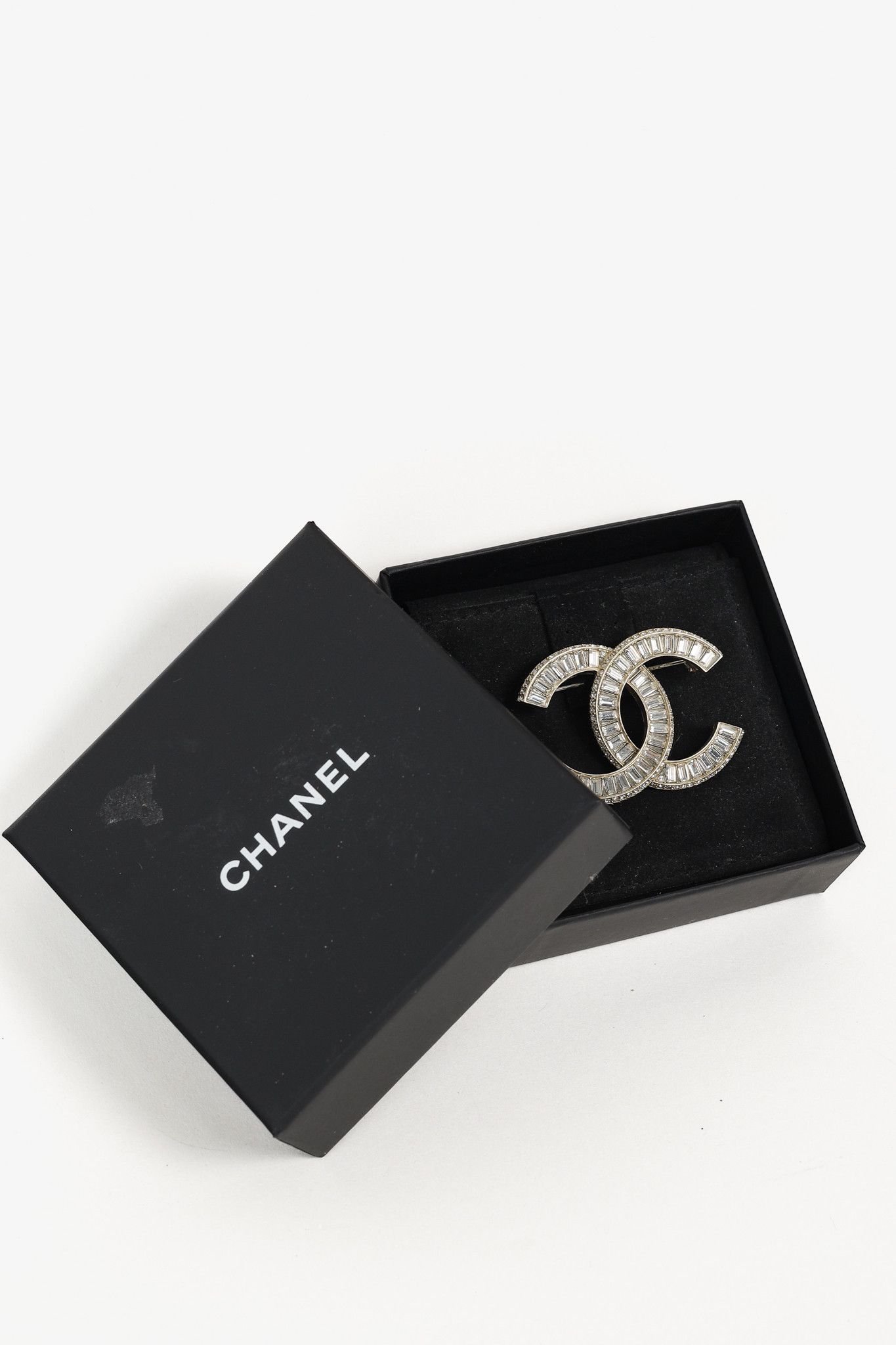 Chanel Chanel Baguette Cut Rhinestone CC Logo Brooch Size ONE SIZE - 5 Thumbnail