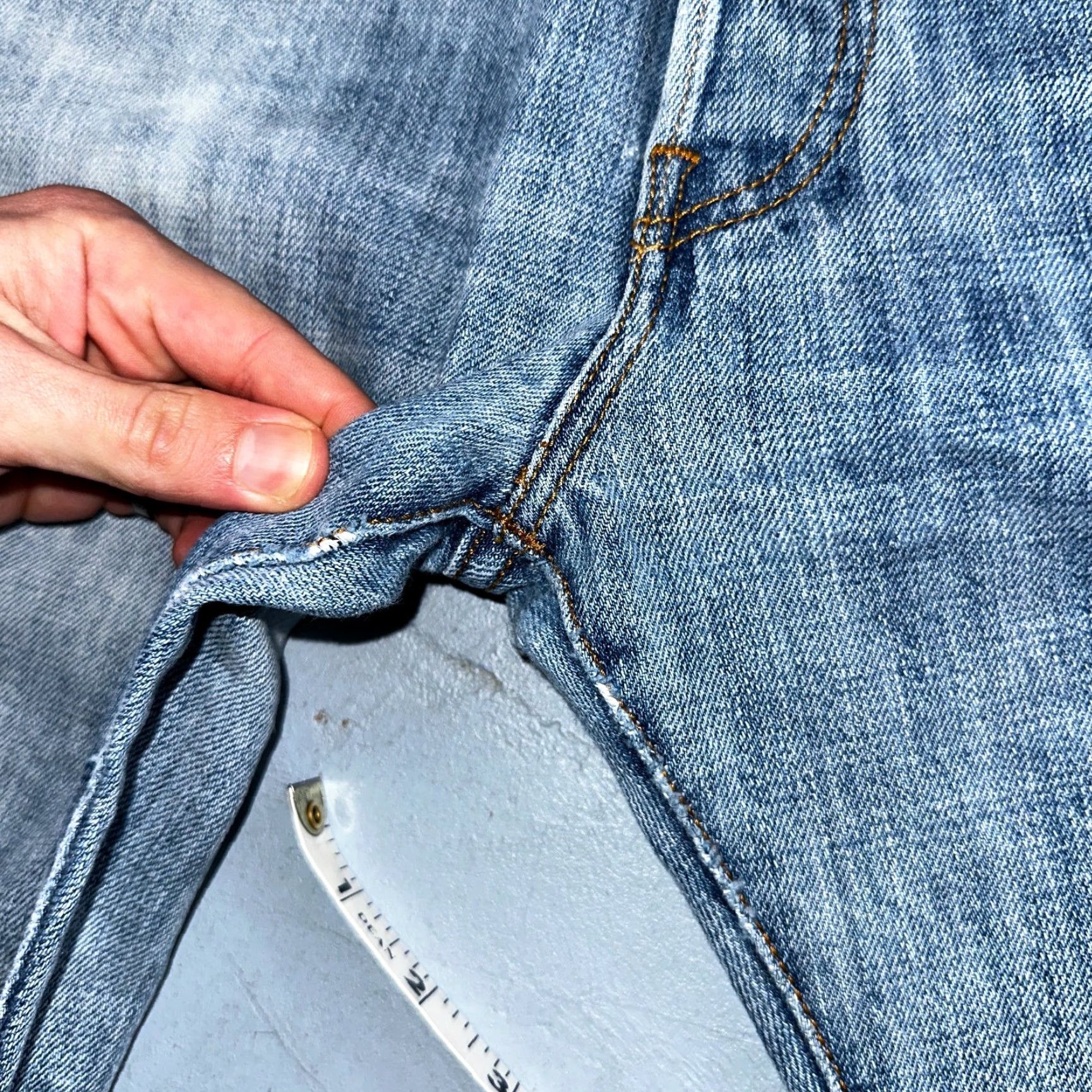 Levi's VINTAGE Levi's 501 Jeans Straight 34x34 Men Blue Light Wash 90s - Regular Rise Mid 10-12 - Button Closure Size US 34 / EU 50 - 6 Thumbnail