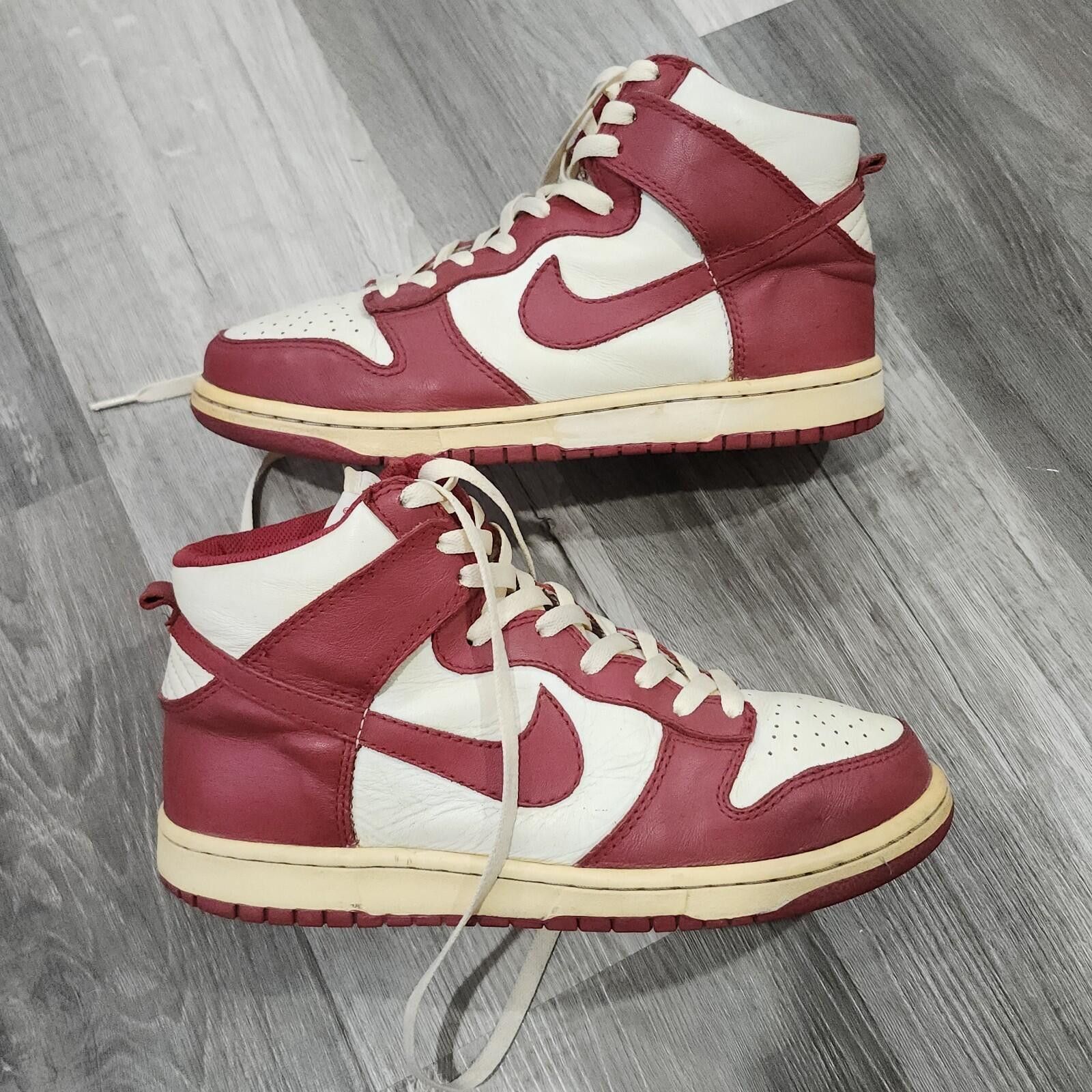 Nike Vintage 2008 Dunk High St John Red Mens 9 / 318544-161 RARE Size US 9 / EU 42 - 1 Thumbnail