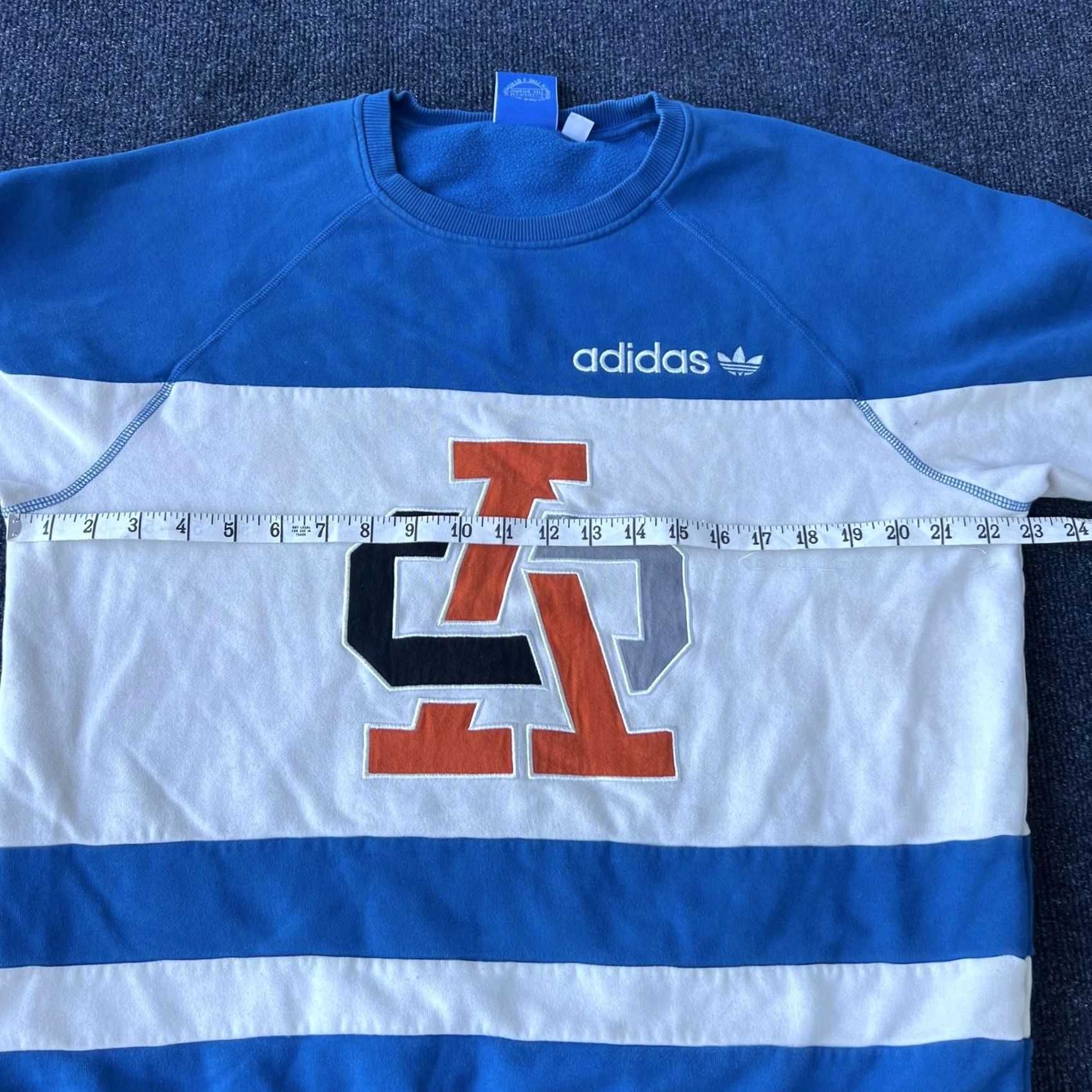 Adidas adidas Shirt Mens M Blue Sweatshirt White Trefoil Colorblock Crewneck Fleece Size US M / EU 48-50 / 2 - 4 Thumbnail