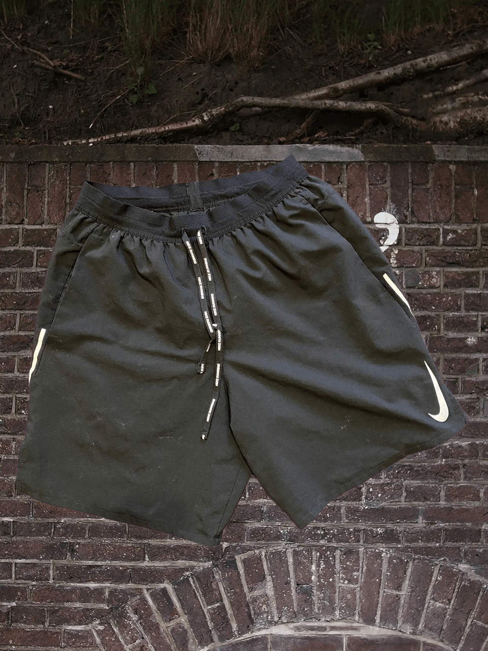 Nike Vintage Nike Embroidered Swoosh Casual Shorts Size US 30 / EU 46 - 1 Thumbnail