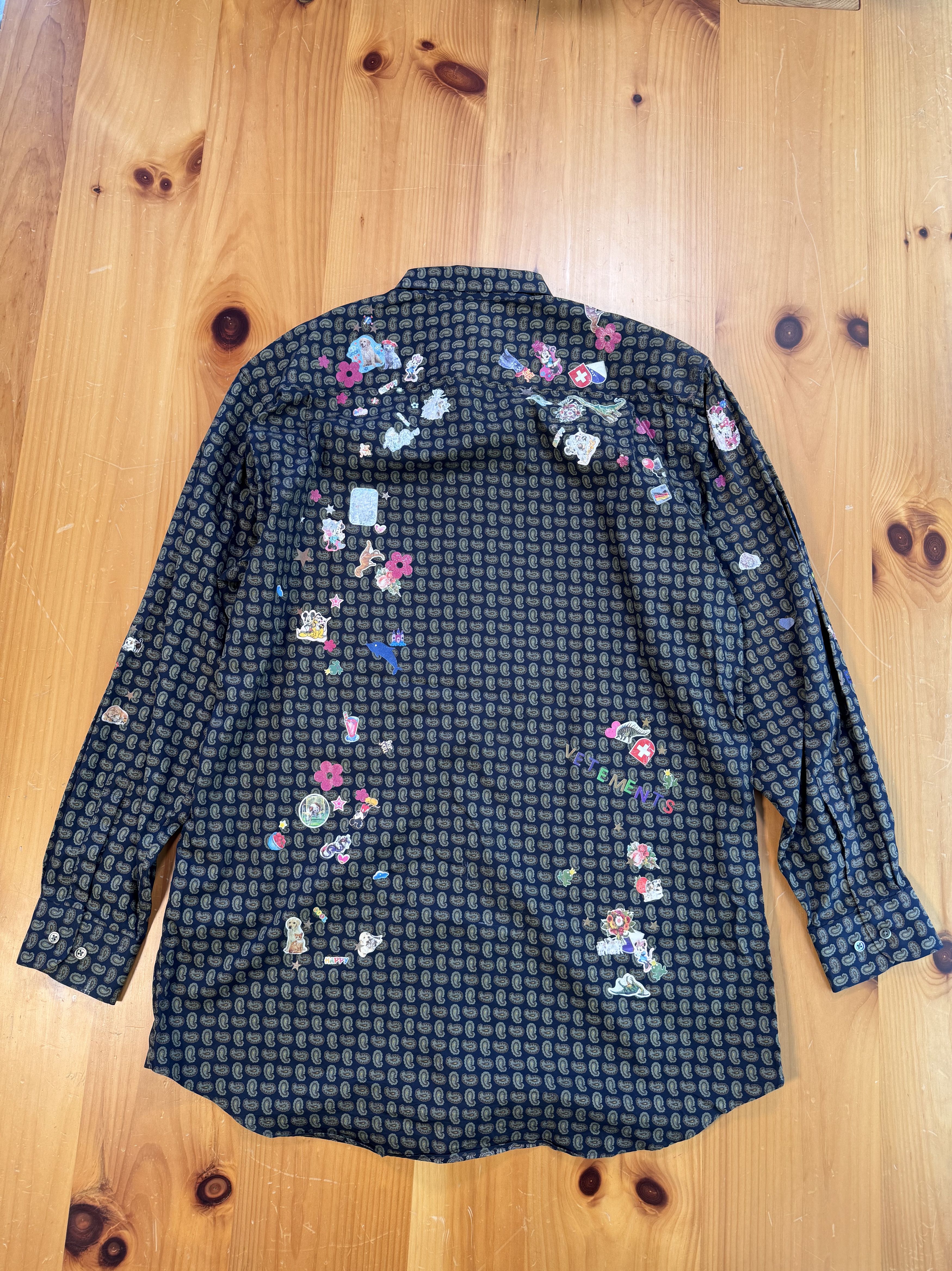 Vetements Vetements RUNWAY paisley & stickers print shirt Size US M / EU 48-50 / 2 - 12 Thumbnail