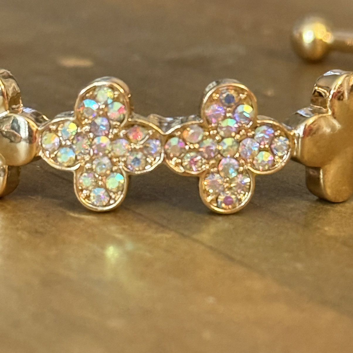 Other Gold tone pave AB crystal clover cuff bracelet Size ONE SIZE - 6 Thumbnail