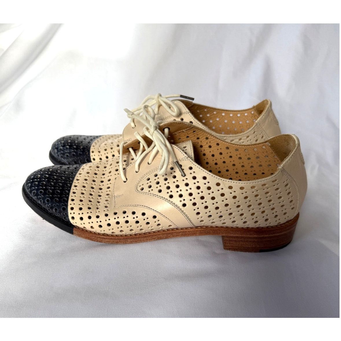 Other The Office of Angela Scott Cream Navy Toe Oxford Shoes 38 Size US 8 / IT 38 - 3 Thumbnail