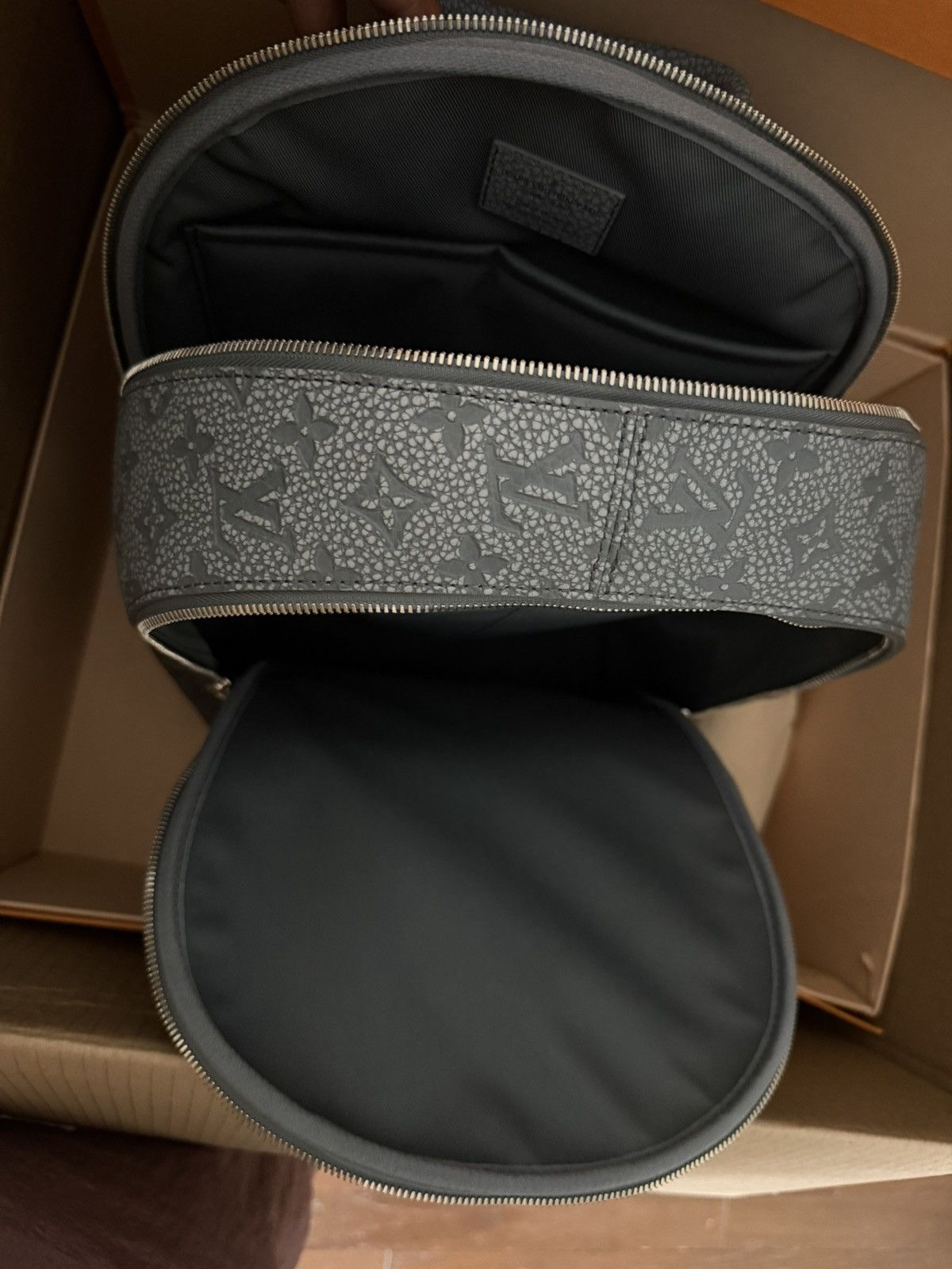 Louis Vuitton Louis Vuitton Taurillon Monogram Climbing Ellipse Backpack Size ONE SIZE - 4 Thumbnail