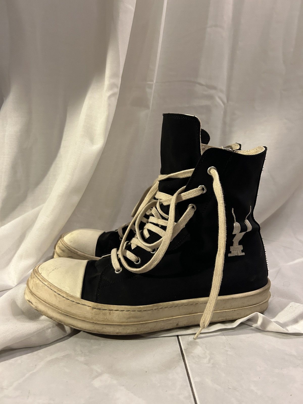 Gucci men’s slip ons (bee and star)