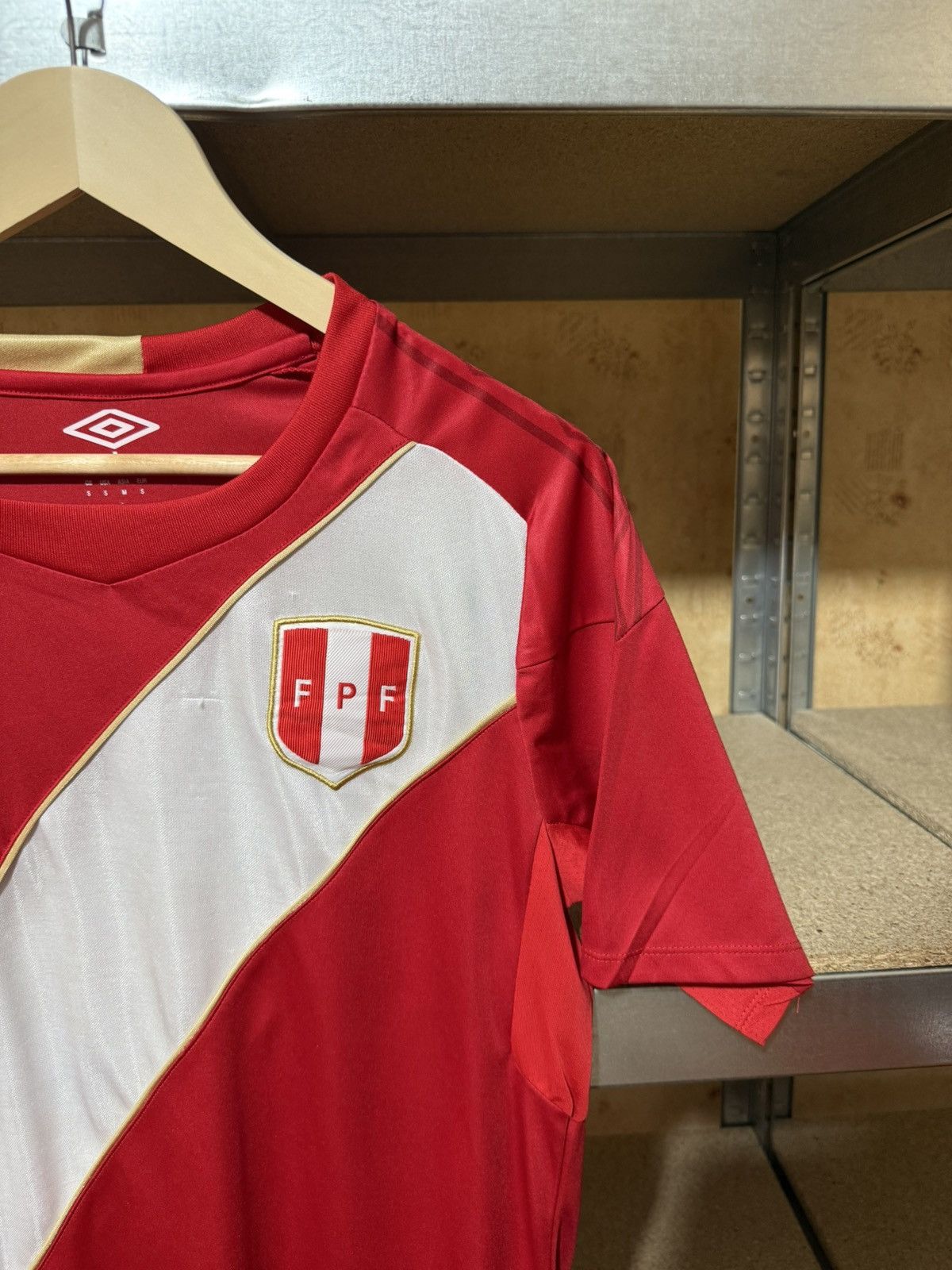 Umbro Rare Umbro FIFA World Cup Peru 2018 Away Soccer Jersey Size US S / EU 44-46 / 1 - 4 Thumbnail