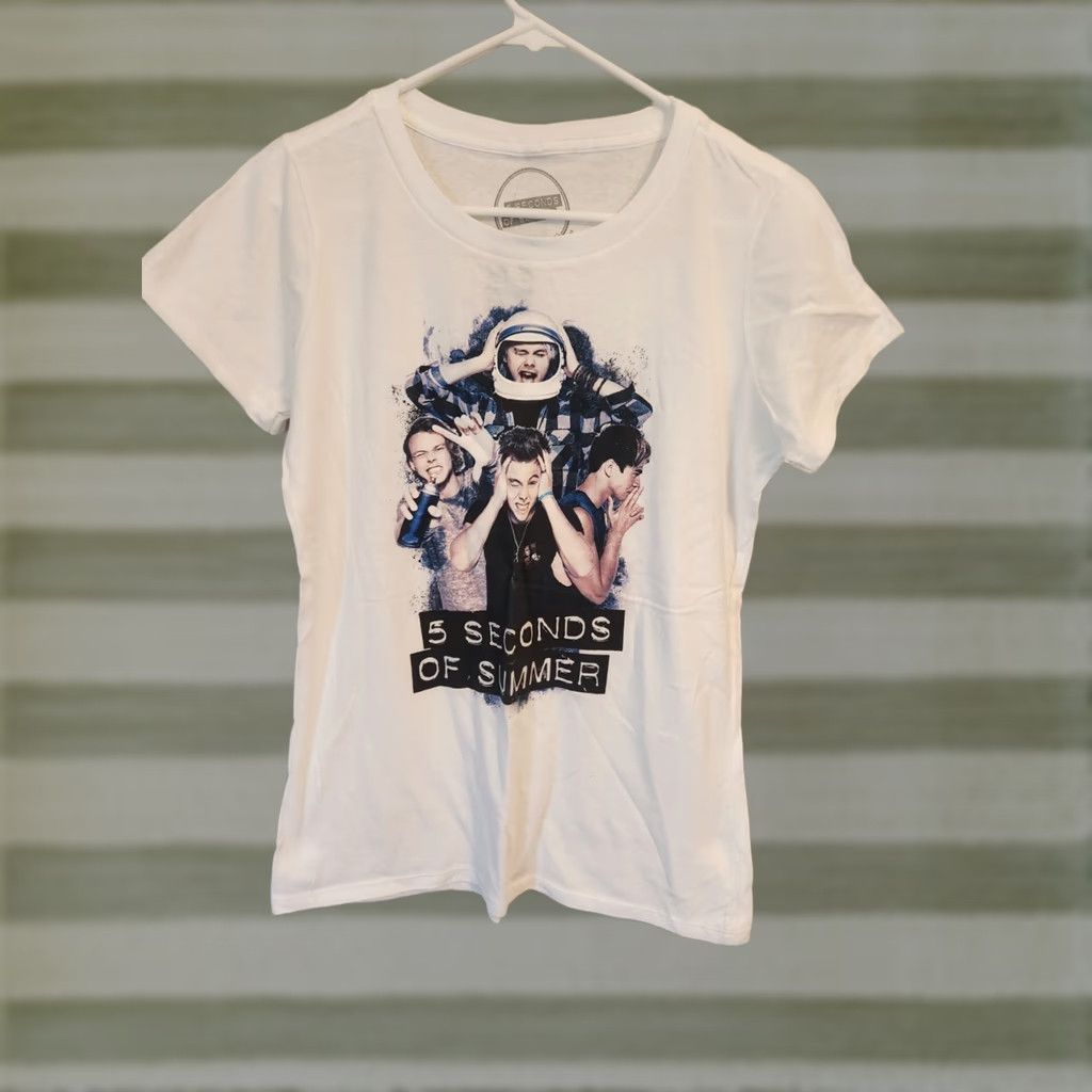 Hot Topic NWT 5 Seconds Of Summer Womens T-Shirt Short Sleeve White Hot Topic XL Shirt Womens XS? Size XL / US 12-14 / IT 48-50 - 1 Thumbnail