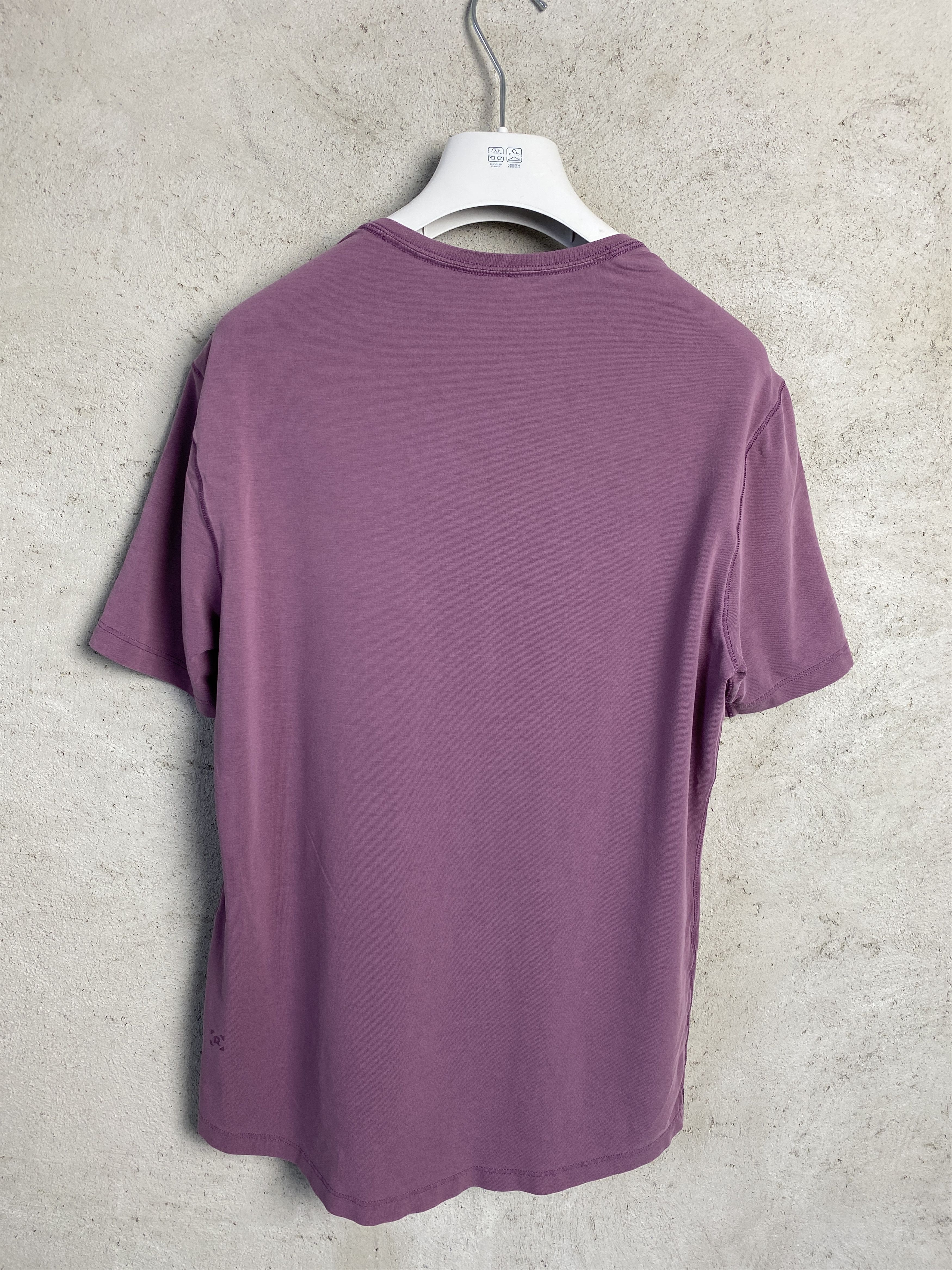 Lululemon Lululemon small logo t-shirt tee sport Size US S / EU 44-46 / 1 - 3 Thumbnail