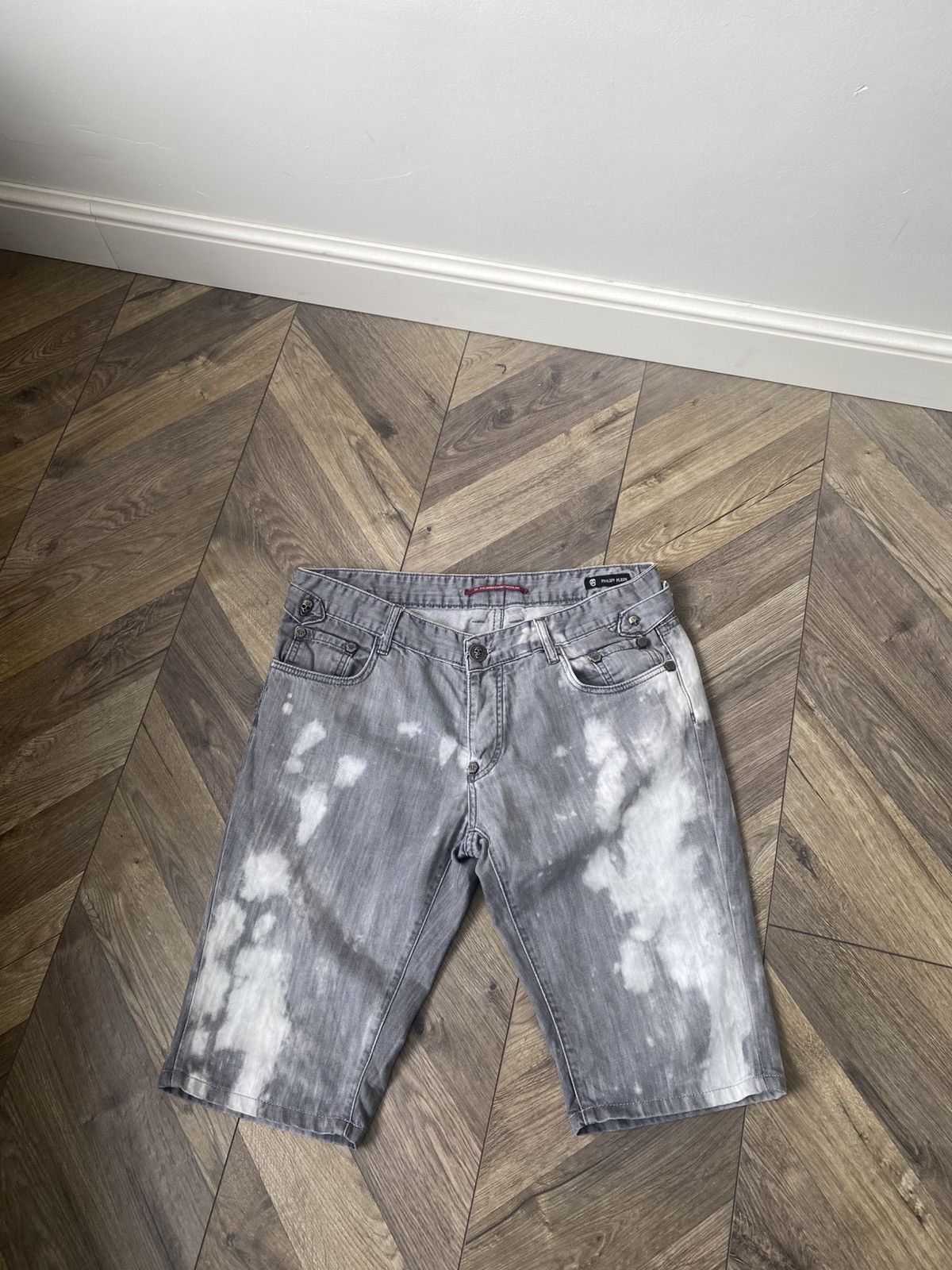 Designer × Philipp Plein × Vintage Vintage Philipp Plein Metal Logo Skull Gray Shorts Size US 34 / EU 50 - 2 Thumbnail