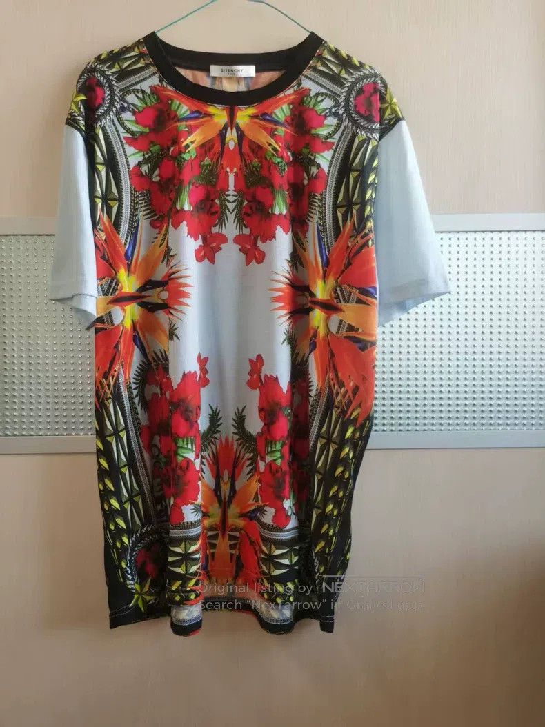 Givenchy Givenchy Short-Sleeve T-Shirt Size US M / EU 48-50 / 2 - 1 Thumbnail