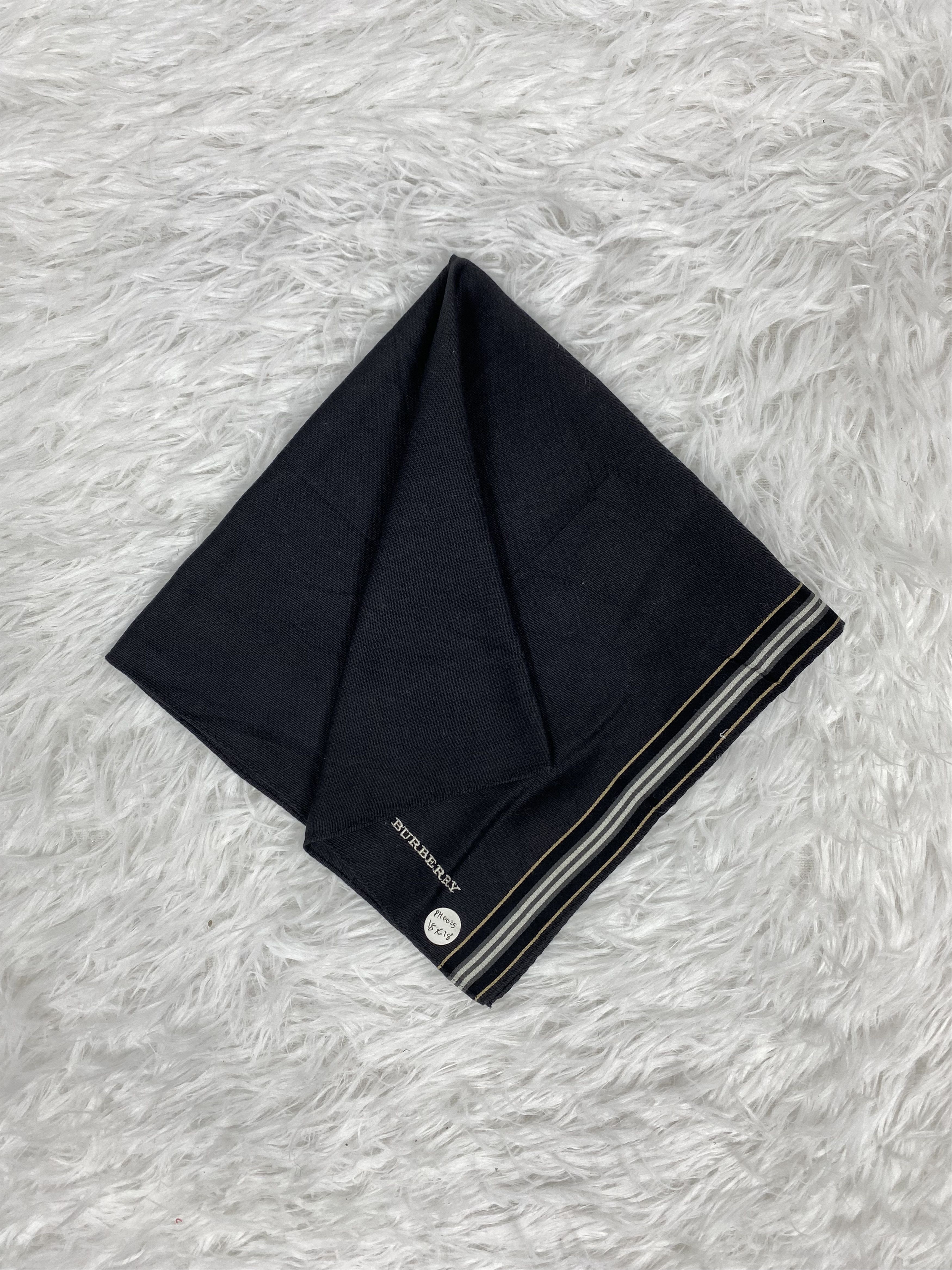 Burberry × Vintage Vintage Burberry Handkerchief PH0025 Size ONE SIZE - 1 Thumbnail