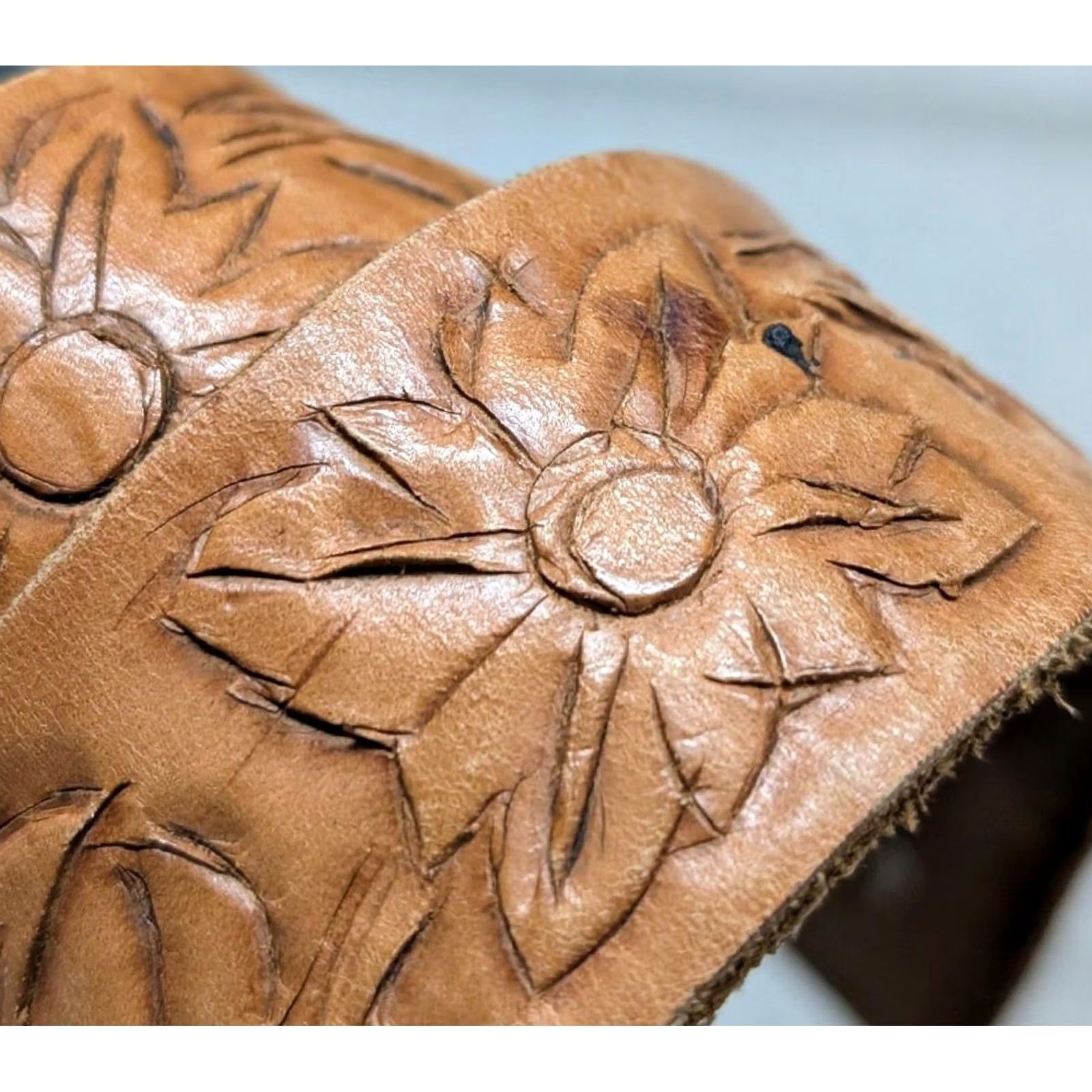 Vintage VINTAGE western belt Men 36 brown floral hand-tooled, handcrafted cowhide leather belt with buckle snaps Hippie 1970's crowd style Mens Size 36 - 7 Thumbnail