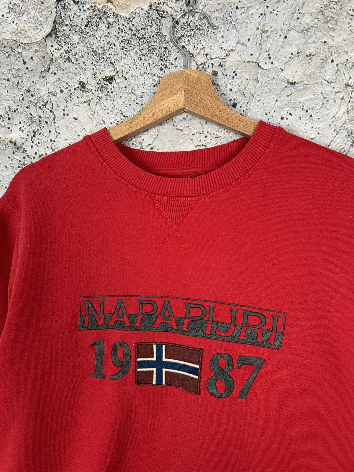 Napapijri Napapijri Outdoor Life Red Crewneck Streetwear Vintage Size US L / EU 52-54 / 3 - 3 Thumbnail