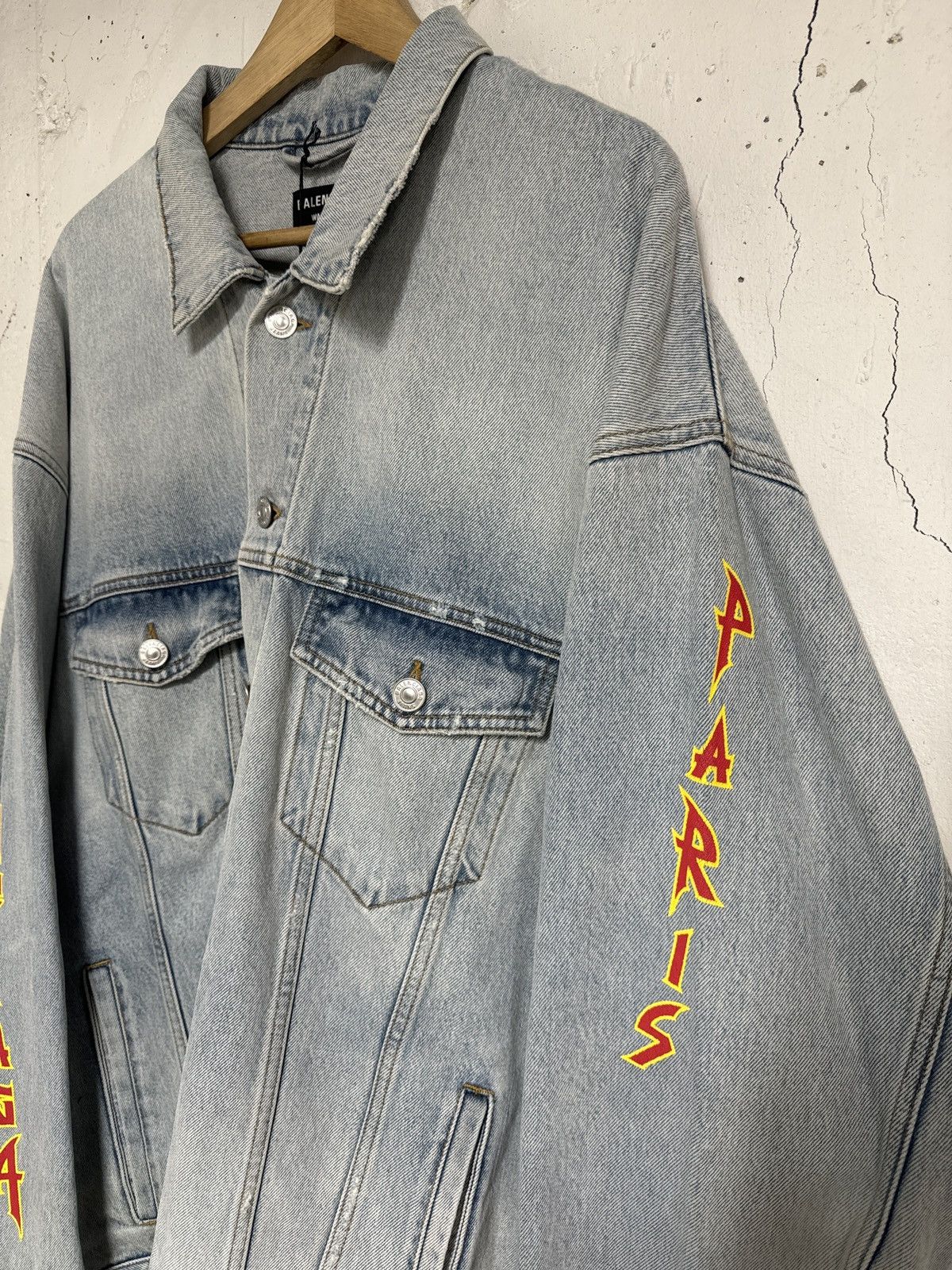 Balenciaga Balenciaga Metal Logo Denim Jacket XL XXL Size US XL / EU 56 / 4 - 2 Thumbnail