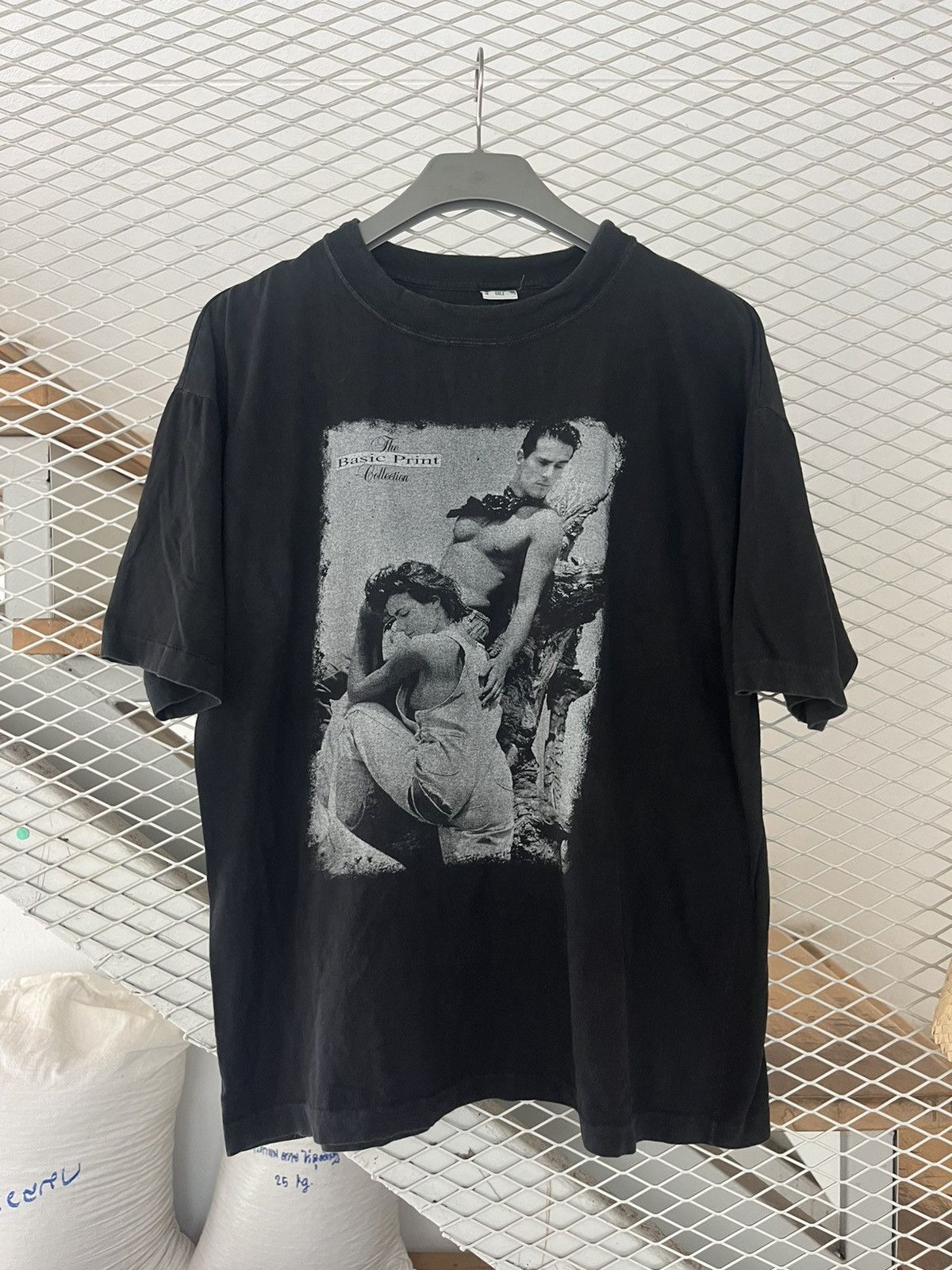 Vintage Vintage The Basic Print Collection Photos Promo 90’s Tshirt Size US XL / EU 56 / 4 - 2 Thumbnail