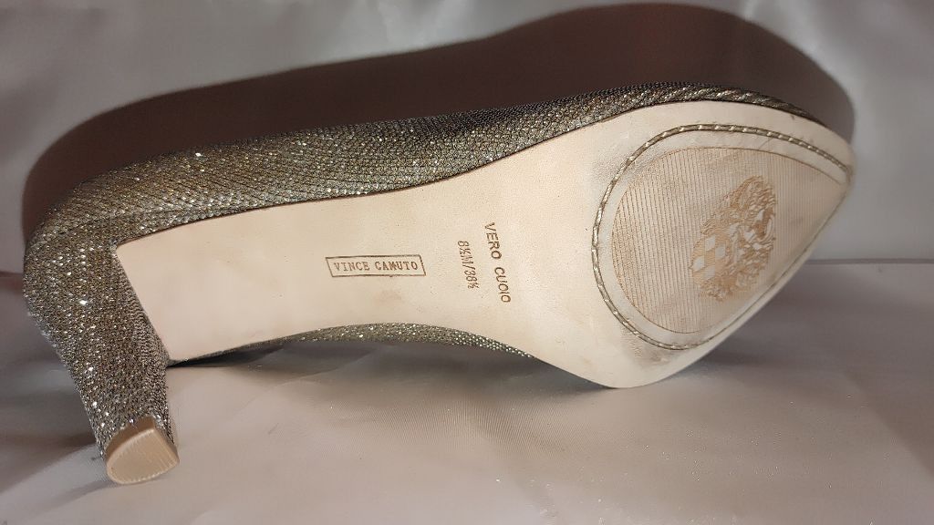 Vince Camuto Vince Camuto Kardi Gold Pumps Size 8.5M Size US 8.5 / IT 38.5 - 9 Thumbnail