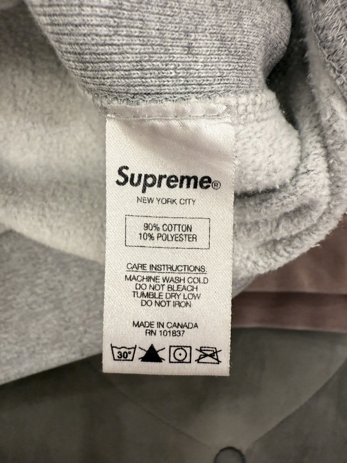 Supreme Supreme Grey Glitter Logo Size US M / EU 48-50 / 2 - 10 Thumbnail