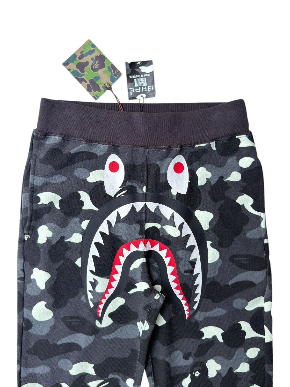 Bape BAPE Black Glow in the dark Camo Shark Sweatpants Size US 32 / EU 48 - 5 Thumbnail