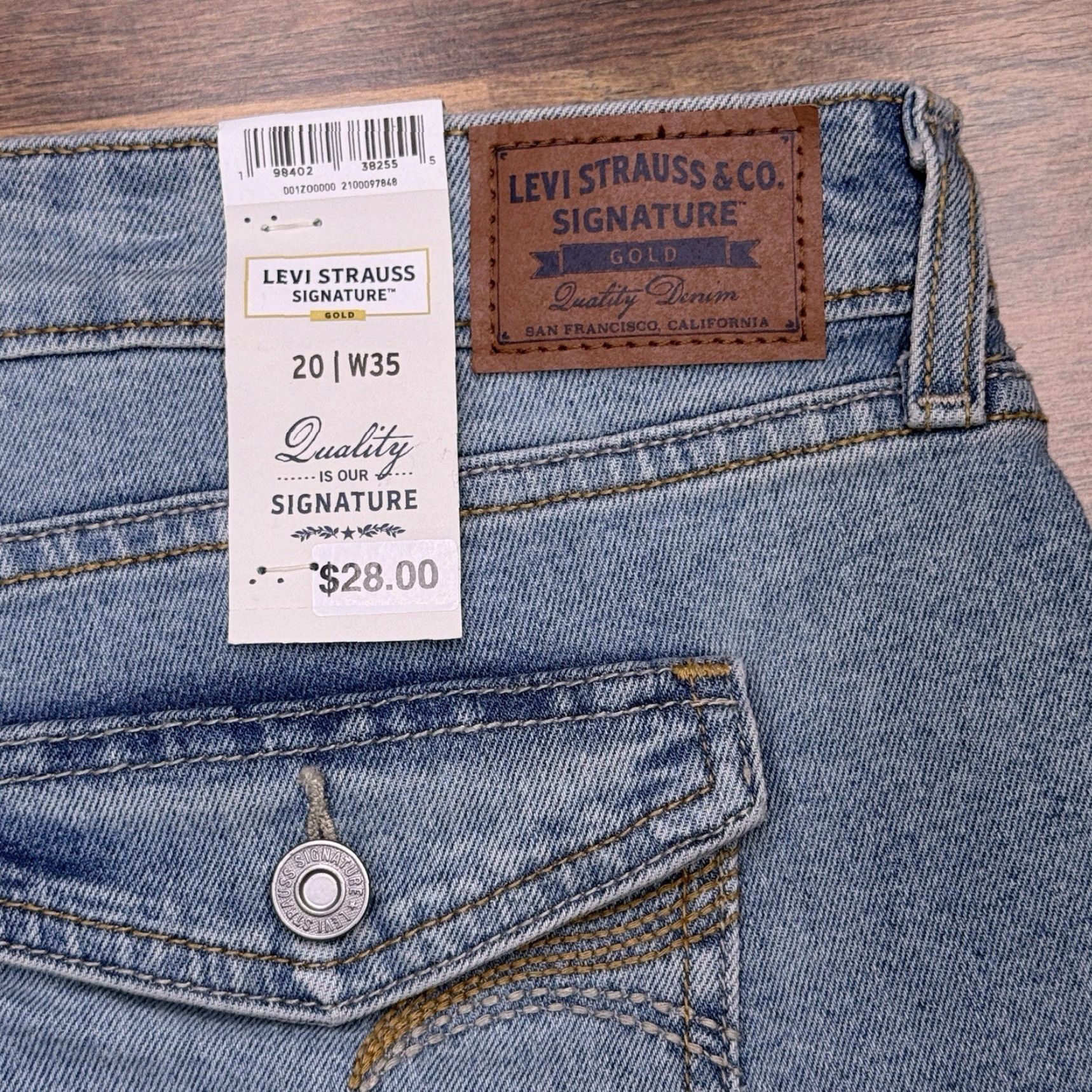 Vintage Levis Signature Gold True Shorts 20 3.5 Inseam Mid Rise Stretch 35W Denim Blue Womens Regular Casual Vintage No Size 42" / US 20 - 2 Thumbnail