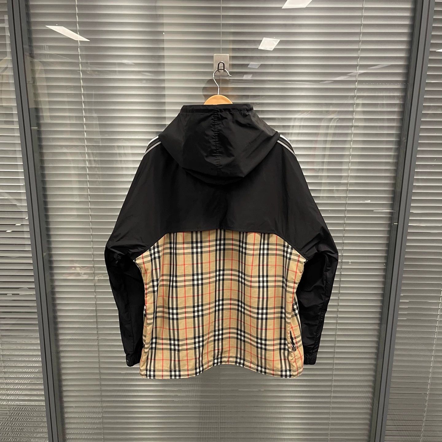 Burberry Burberry check paneled hooded jacket XL Size US XL / EU 56 / 4 - 2 Thumbnail