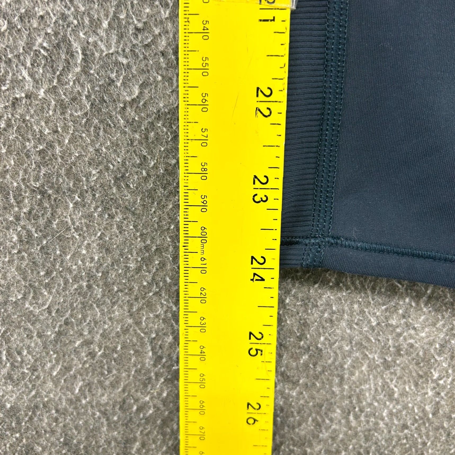 Lululemon Lululemon Pants Capris Womens 8 Blue Navy Regular Size 8 Elastic Pockets Logo Fitness Capri Pants Women Size 30" / US 8 / IT 44 - 7 Thumbnail