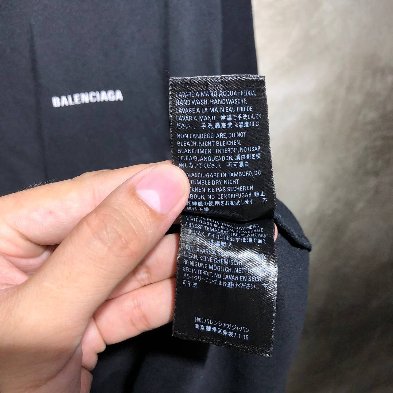 Balenciaga Balenciaga spell out small logo tee Size US L / EU 52-54 / 3 - 12 Thumbnail