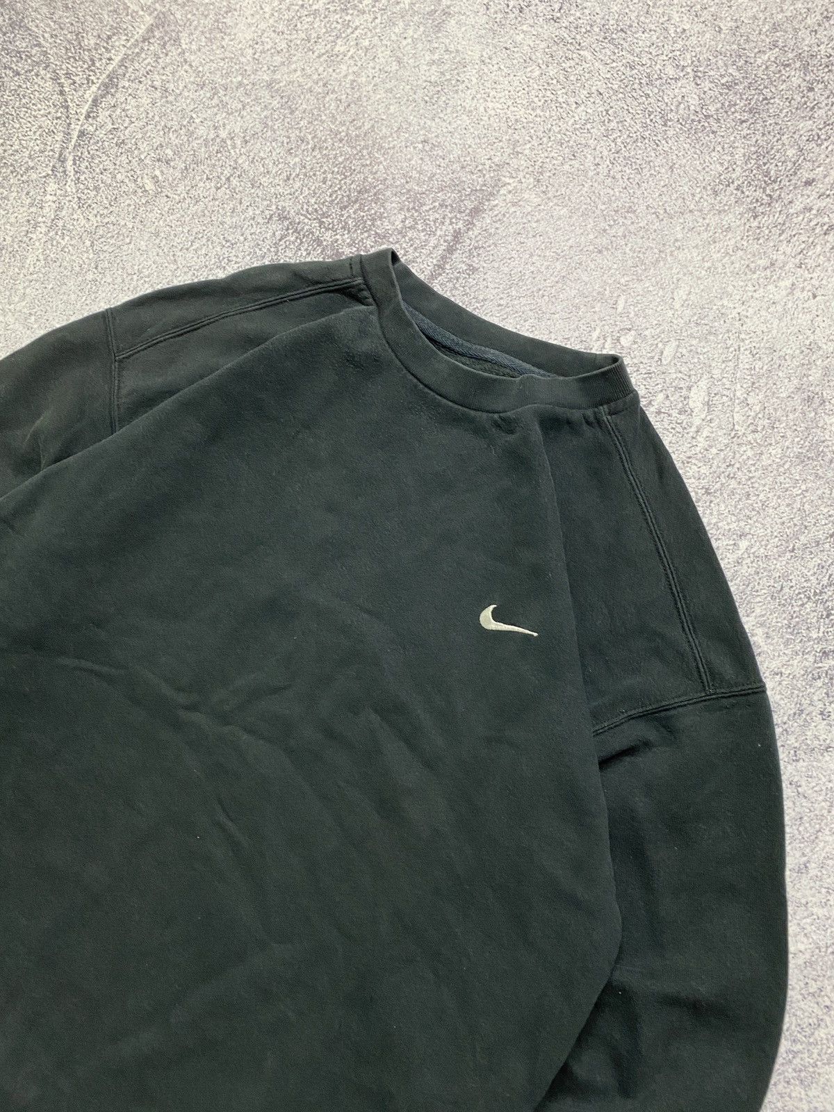 Nike × Vintage Nike Vintage Y2K Basic Mini Swoosh Logo Sweatshirt Boxy Fit Size US XL / EU 56 / 4 - 4 Thumbnail