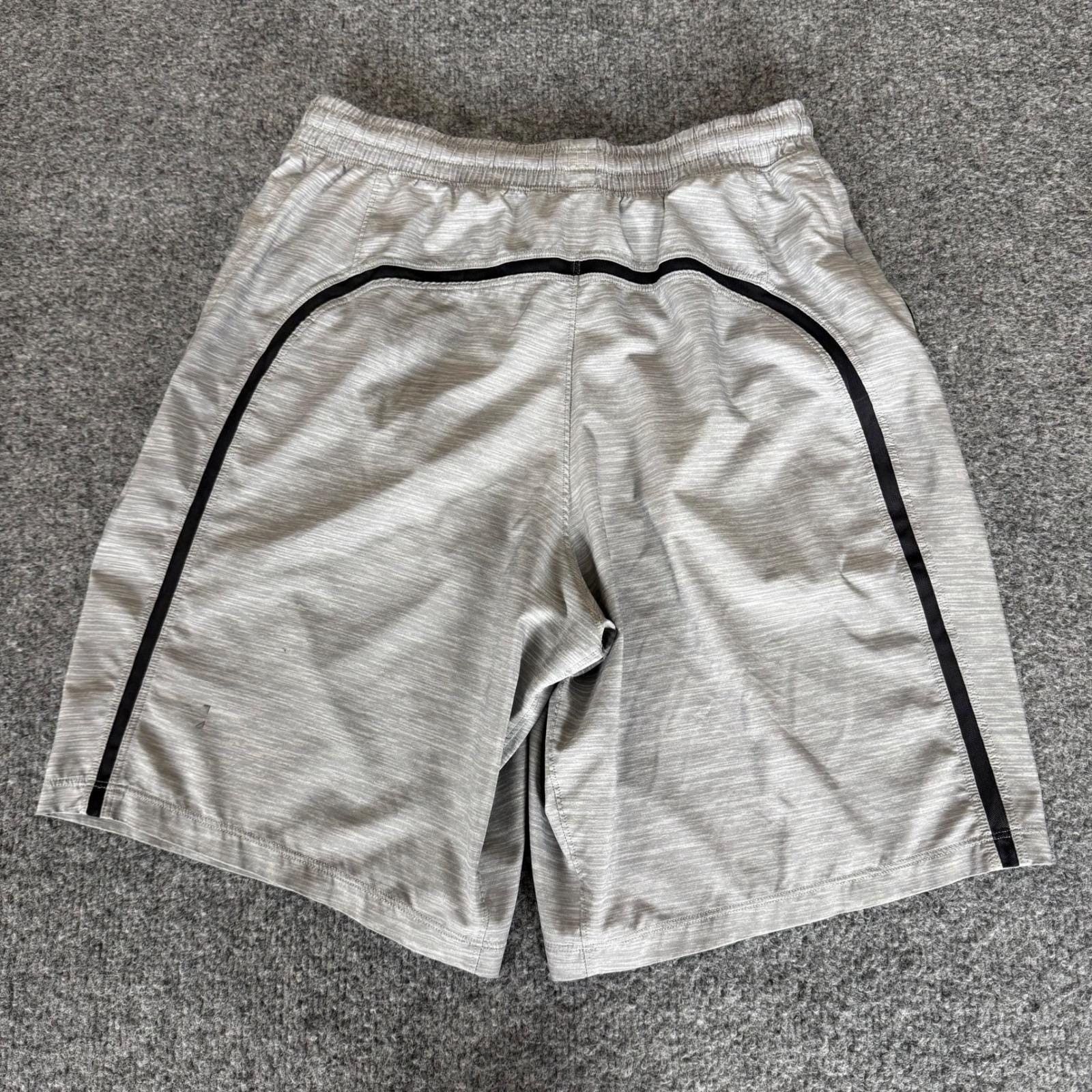 Lululemon Lululemon Athletic Shorts Mens S Gray Gym Workout Training Size US 26 / EU 42 - 4 Thumbnail