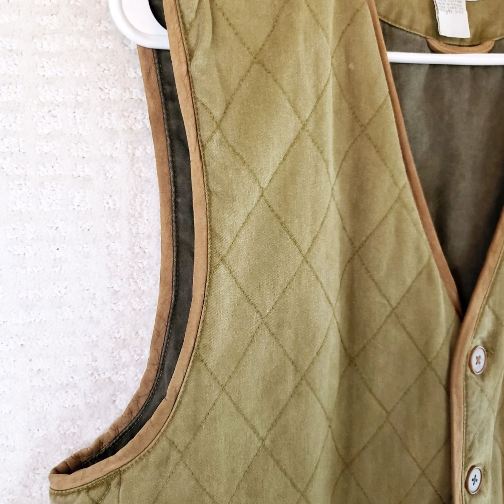 The Territory Ahead VINTAGE Territory Ahead Quilted Vest Mens L Green Cotton V Neck Button Front Hiking Size US L / EU 52-54 / 3 - 7 Thumbnail