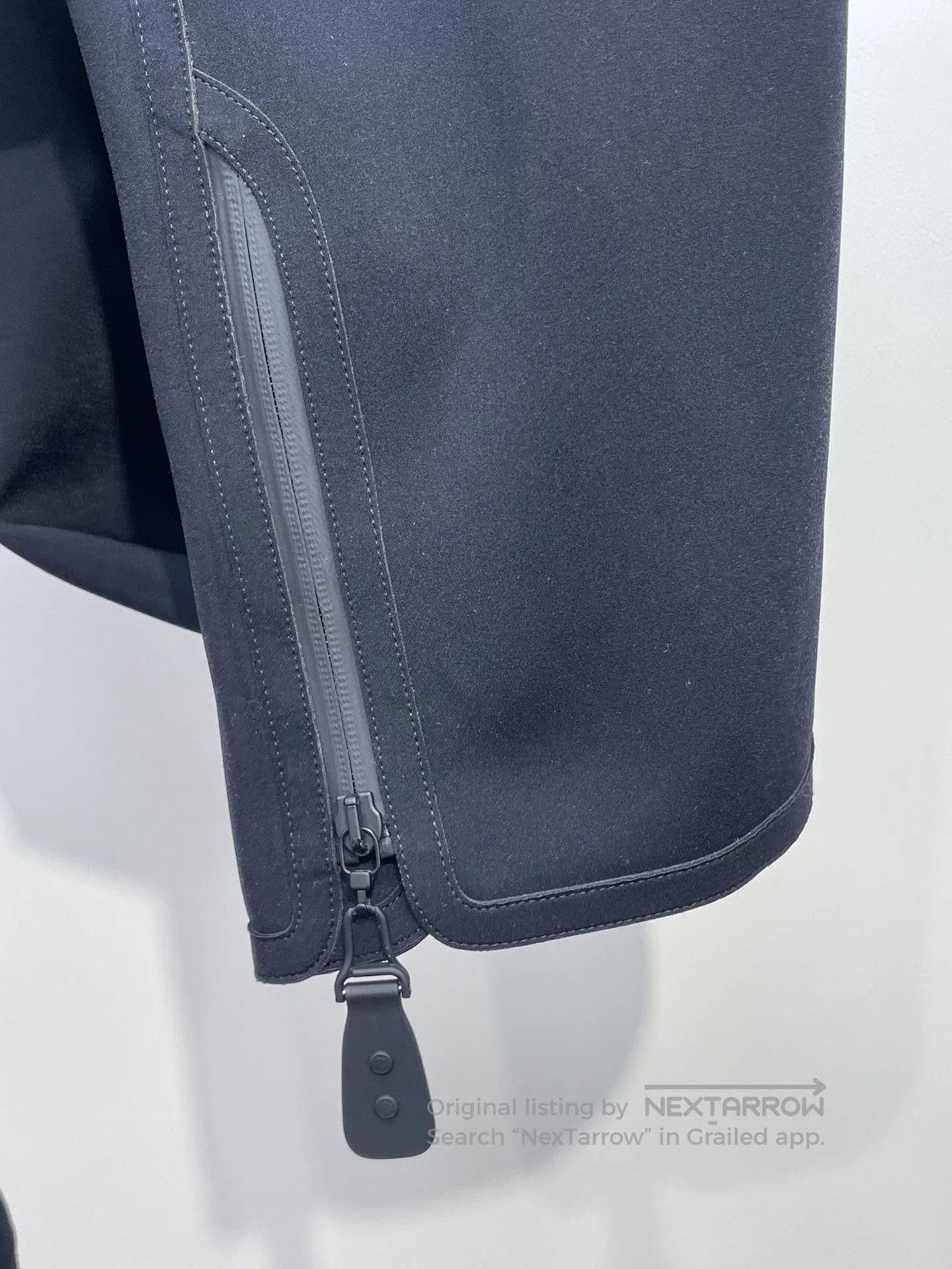 Louis Vuitton LV 25 High-Waist Yoga Pants. Size US 34 / EU 50 - 6 Thumbnail