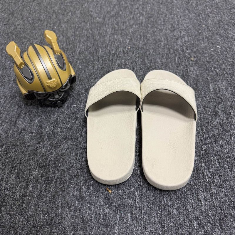 Gucci Gucci Classic Logo Slide Sandals - Size US 8.5 / EU 41-42 - 3 Thumbnail