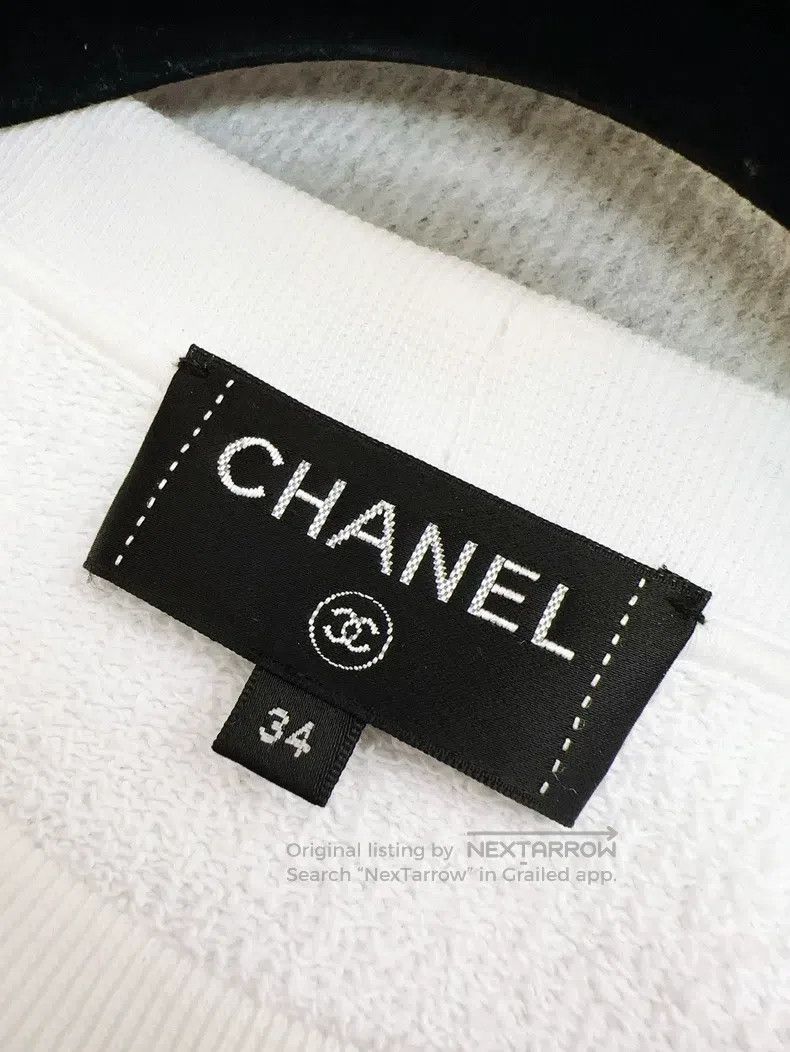 Chanel Chanel Space robot astronaut white graffiti astronaut patt Size XXS / US 00 / IT 34 - 5 Thumbnail