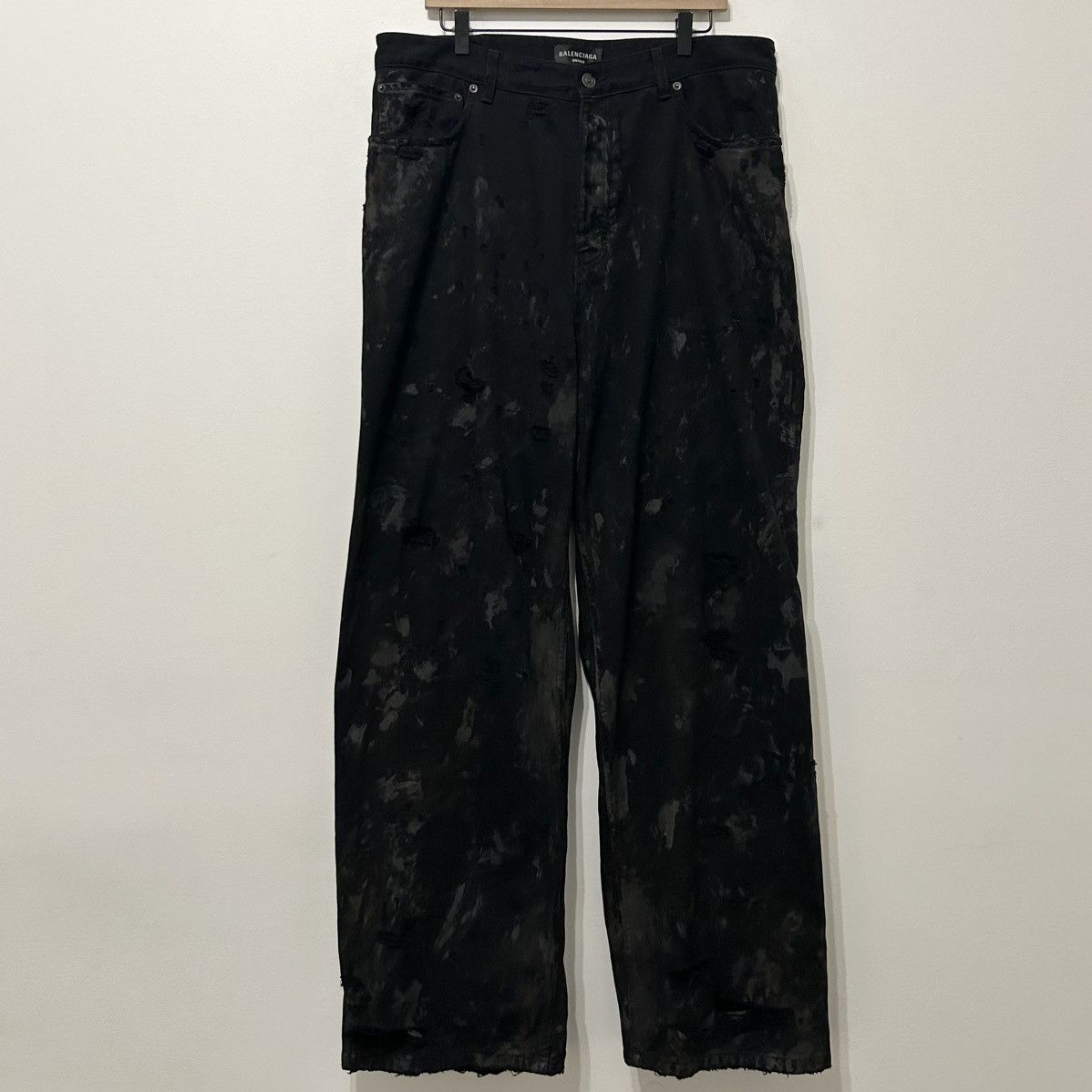 Balenciaga Balenciaga Mud Show Destroyed Denim Size US 34 / EU 50 - 1 Thumbnail
