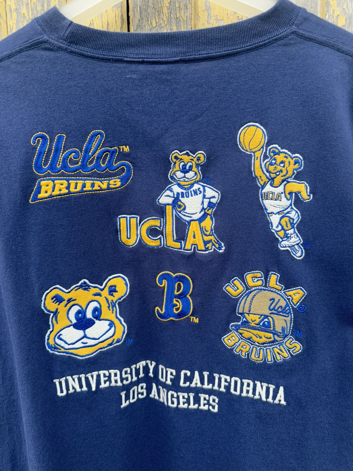 Collegium Ucla University Embroidery Logo Vintage TShirt A518 Size US M / EU 48-50 / 2 - 4 Thumbnail