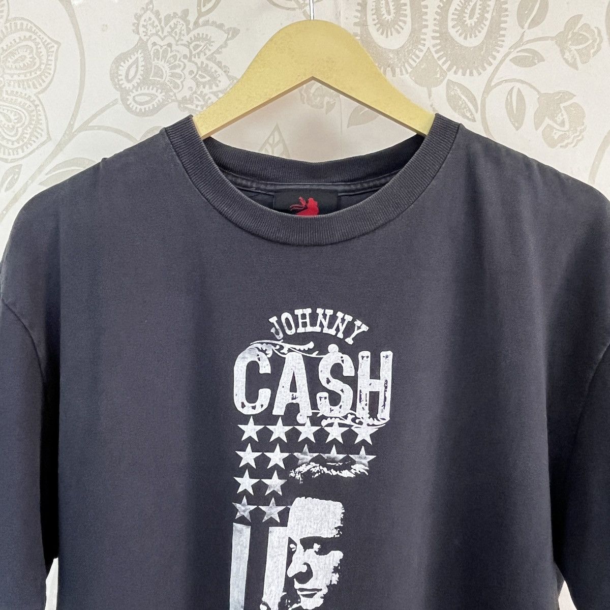 Band Tees VINTAGE JOHNNY CASH FADED TSHIRT ROCK TEES COPYRIGHT 2005 Size US L / EU 52-54 / 3 - 16 Thumbnail