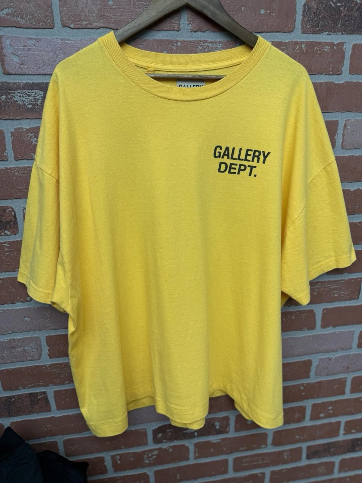 Gallery Dept. GALLERY DEPT Tee Yellow Shirt Size XXL Pre Owned Size US XXL / EU 58 / 5 - 1 Thumbnail