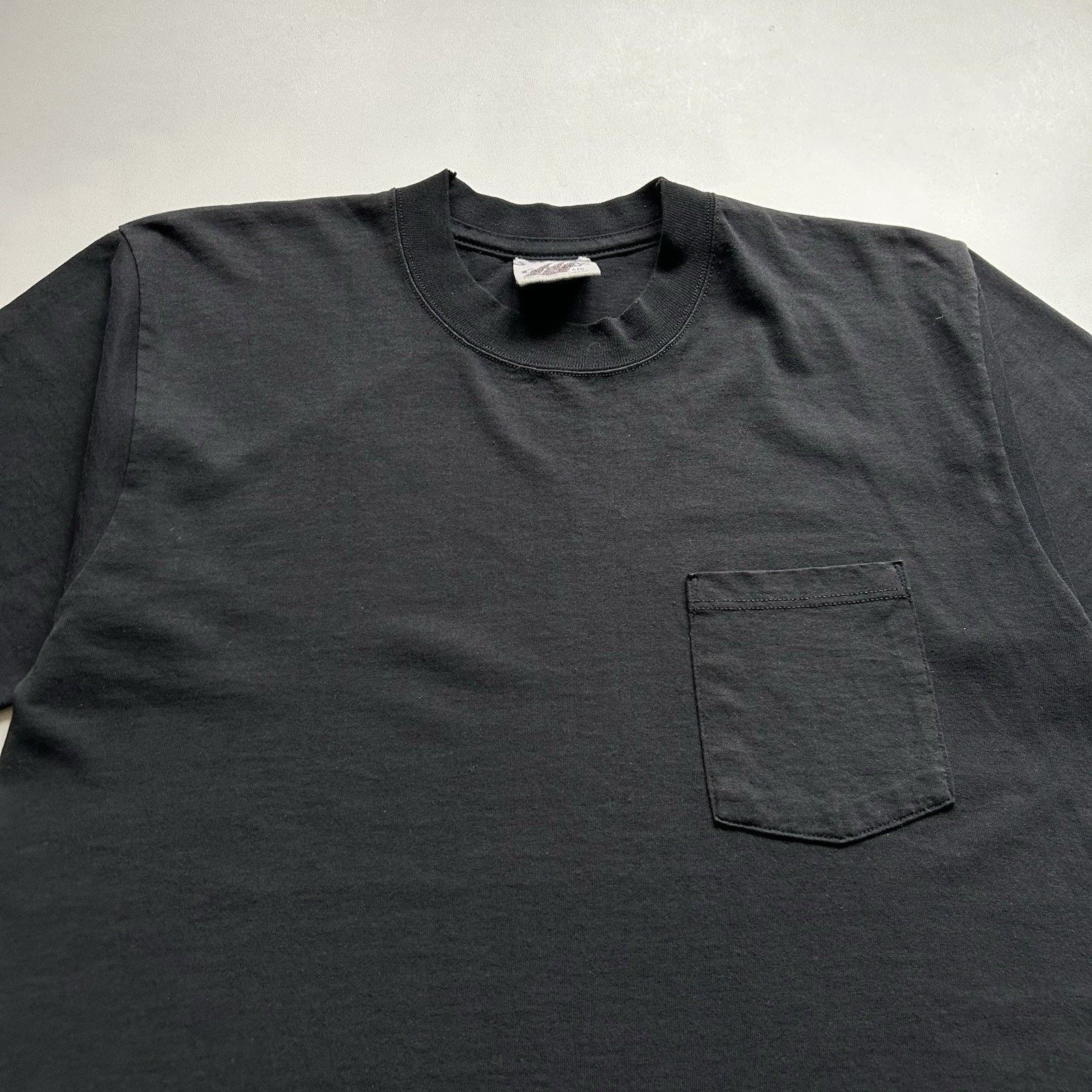 Vintage Vintage Faded Black Pocket T-Shirt Large 90s Single Stitch Size US L / EU 52-54 / 3 - 2 Thumbnail