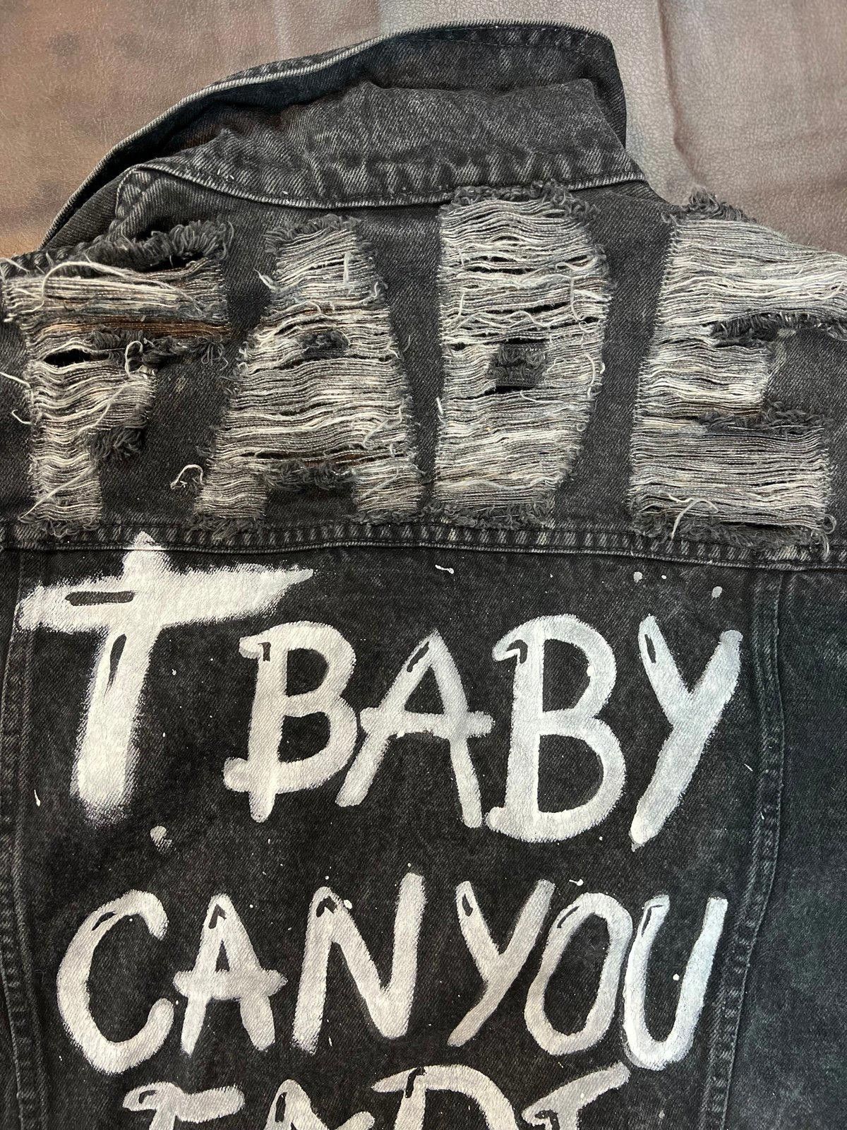Designer Distressed Black Denim Jacket with Graphic Design Size XXL / US 16-18 / IT 52-54 - 9 Thumbnail