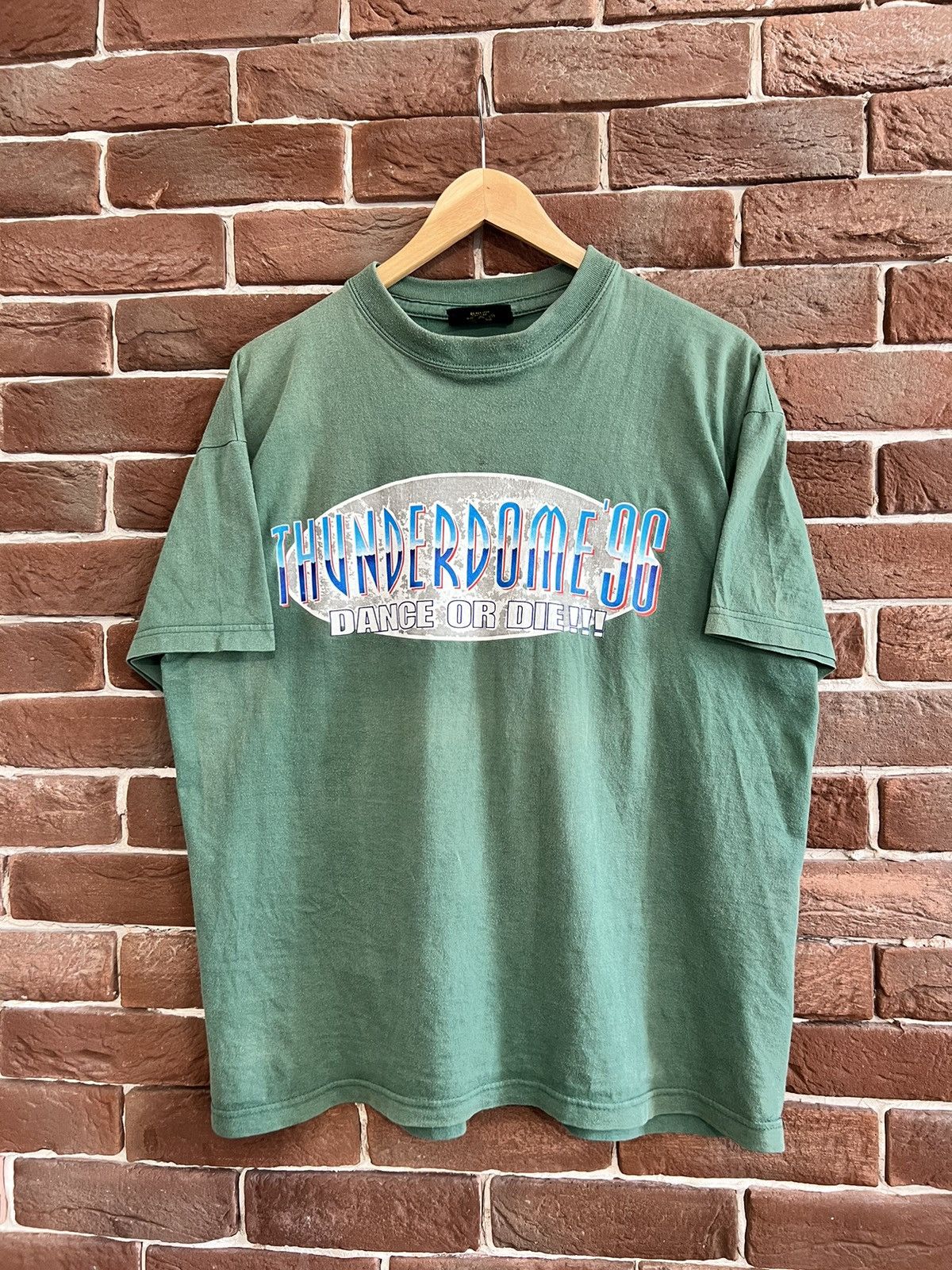 Band Tees Rare Vintage 1996 Thunderdome Dance Die Gabber Band Tshirt Size US L / EU 52-54 / 3 - 1 Thumbnail