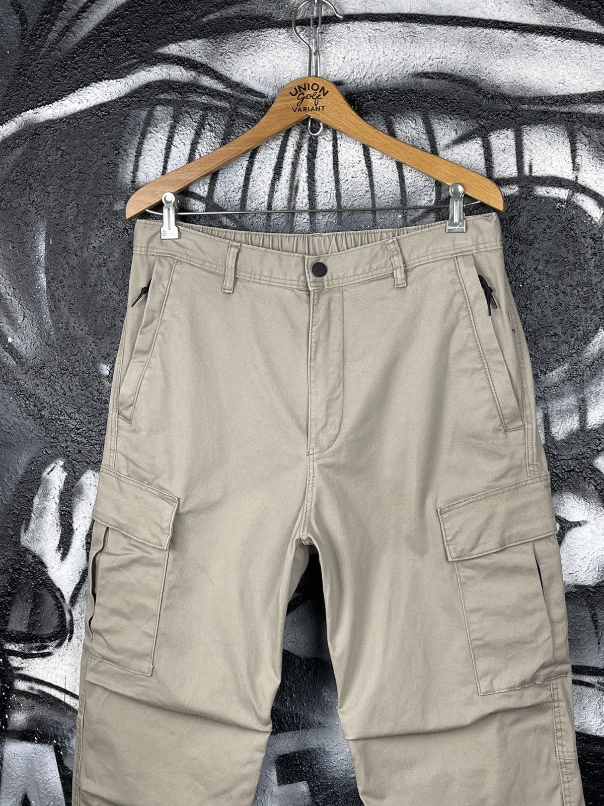 H&M H&M Regular Fit Beige Cotton Cargo Pants Men’s Size Medium Size US 32 / EU 48 - 4 Thumbnail