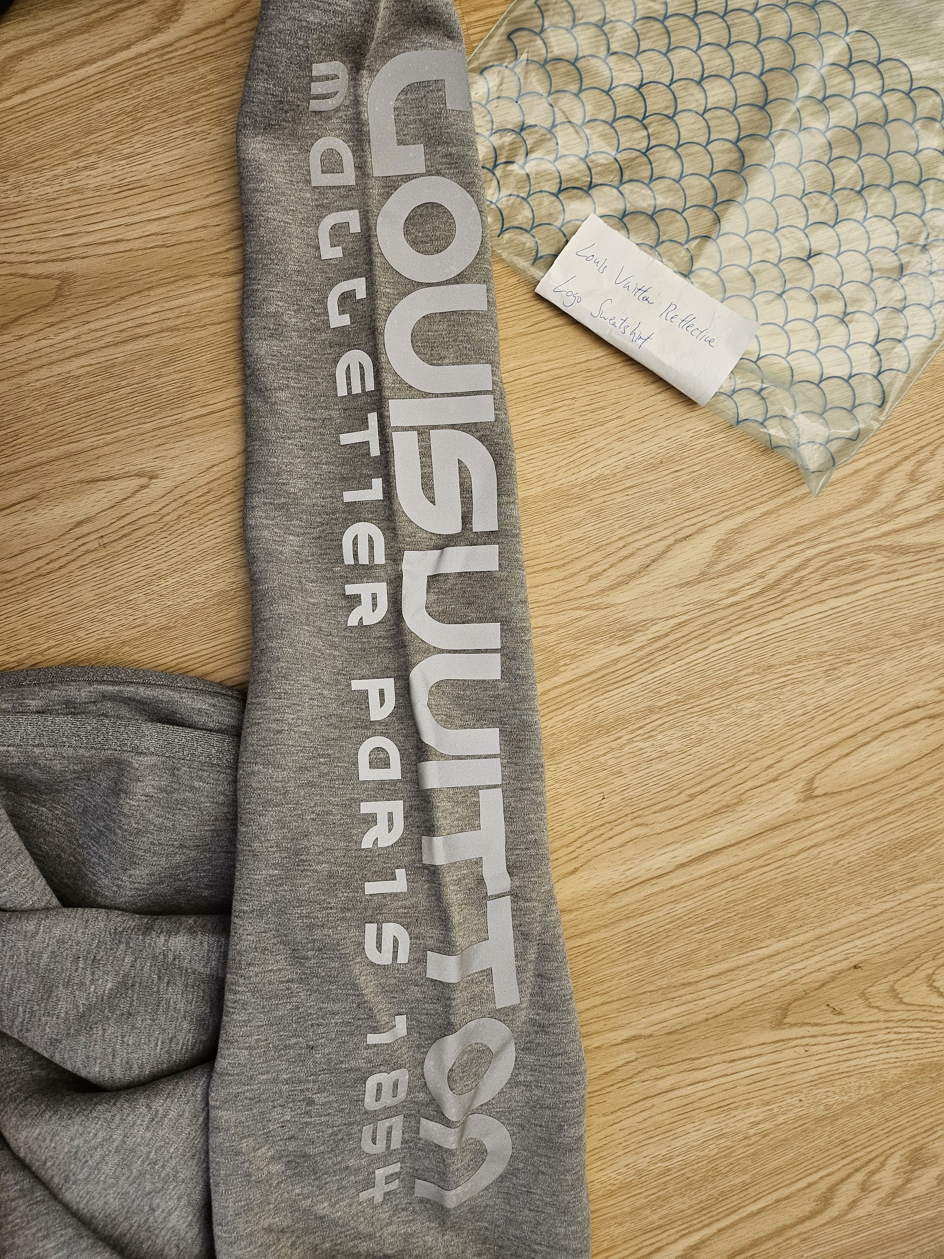Louis Vuitton SS18 Reflective Logo Sweatshirt Size US M / EU 48-50 / 2 - 5 Thumbnail