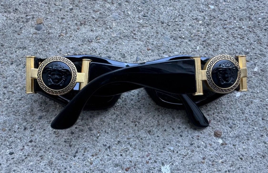 Versace Vintage💥Gianni Versace💥Sunglasses (MOD.618/B COL.852 Size ONE SIZE - 9 Thumbnail