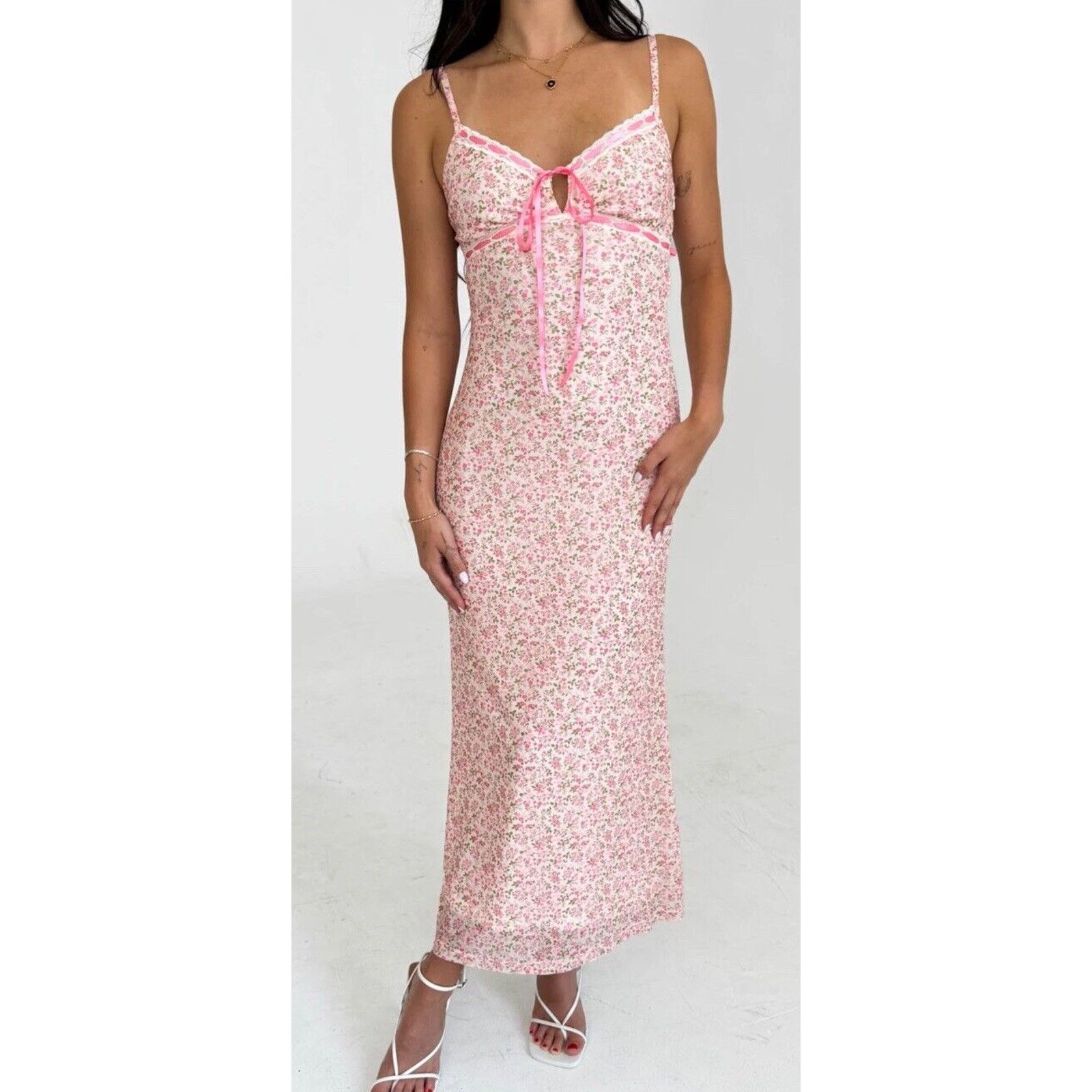 PRINCESS POLLY PRINCESS POLLY The Veronica Satin Floral Midi Dress V Neck Size M / US 6-8 / IT 42-44 - 2 Thumbnail