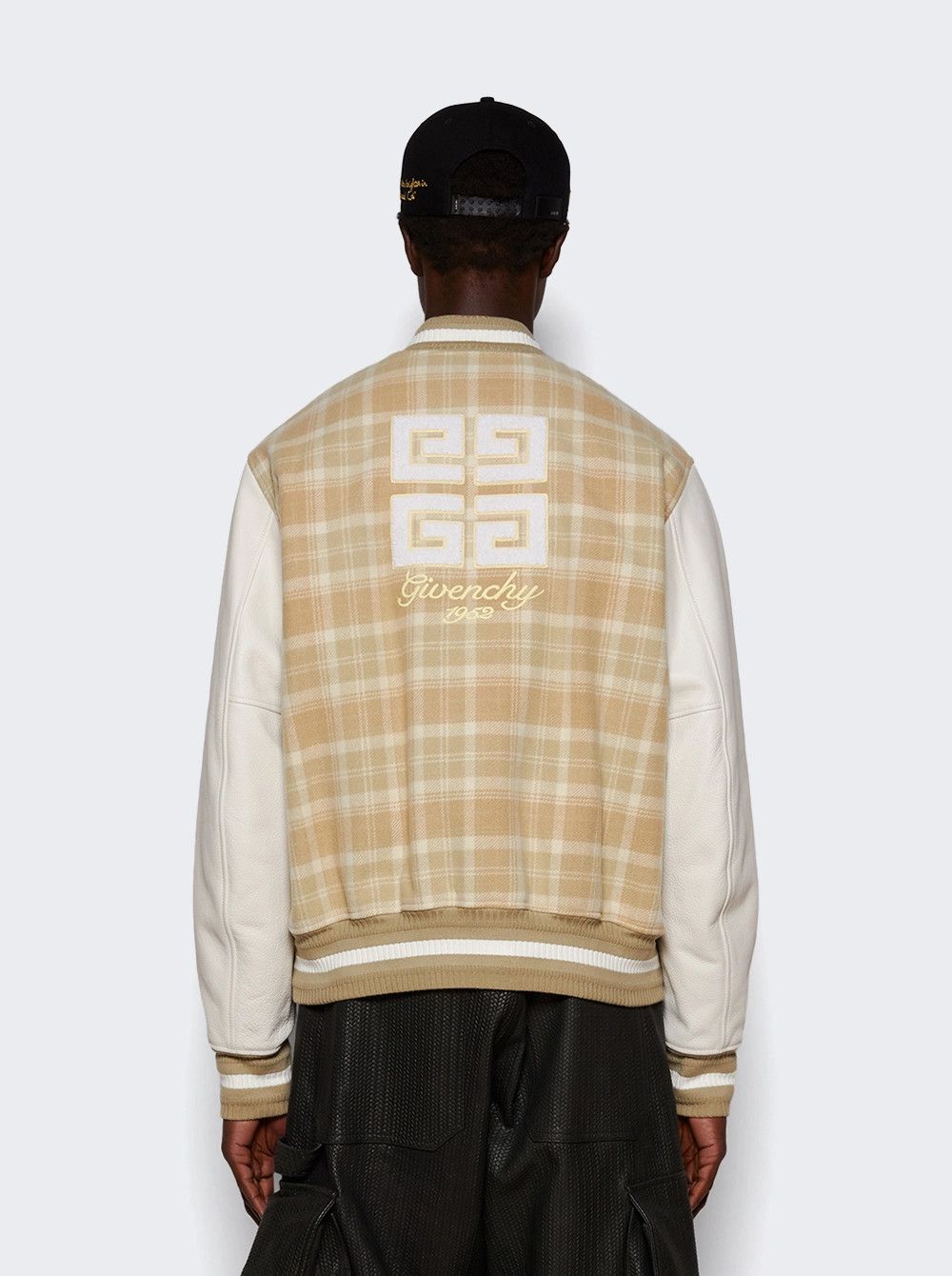 Givenchy o1srvl11e0725 Check Classic Varsity in Beige Size US S / EU 44-46 / 1 - 5 Thumbnail
