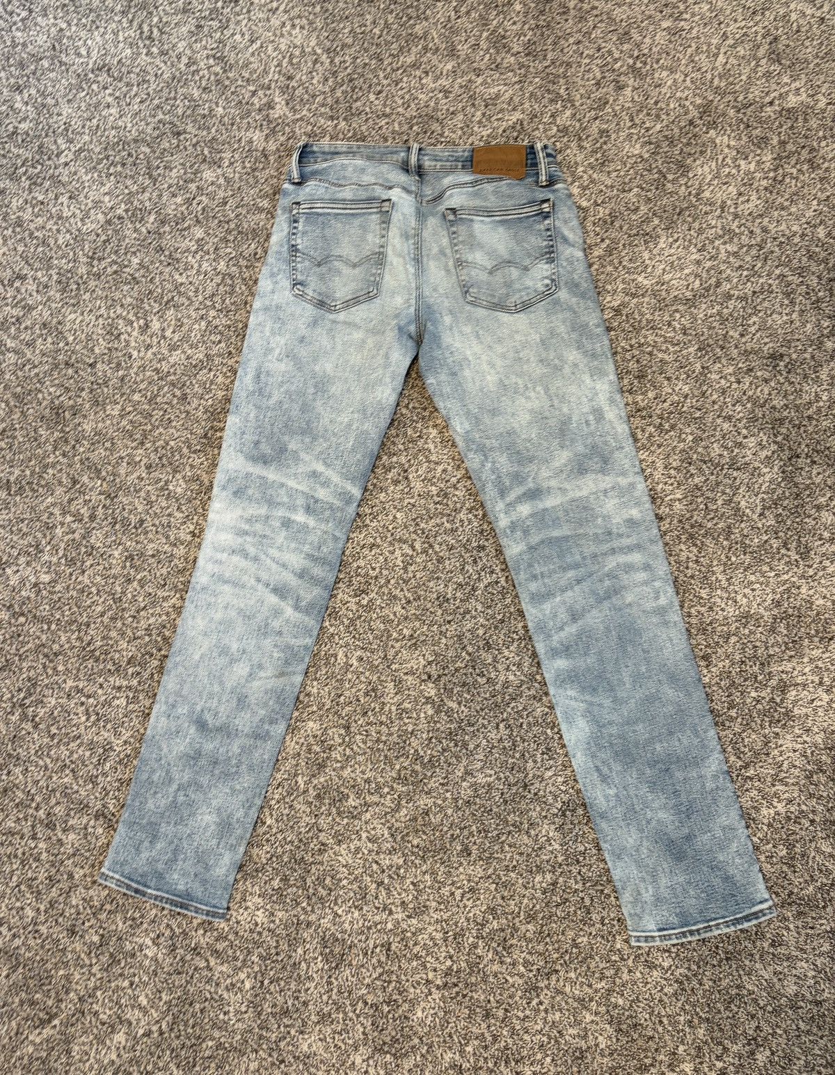 American Eagle Outfitters American Eagle Slim Light Wash Jeans with Rip at Knee Size US 30 / EU 46 - 2 Thumbnail